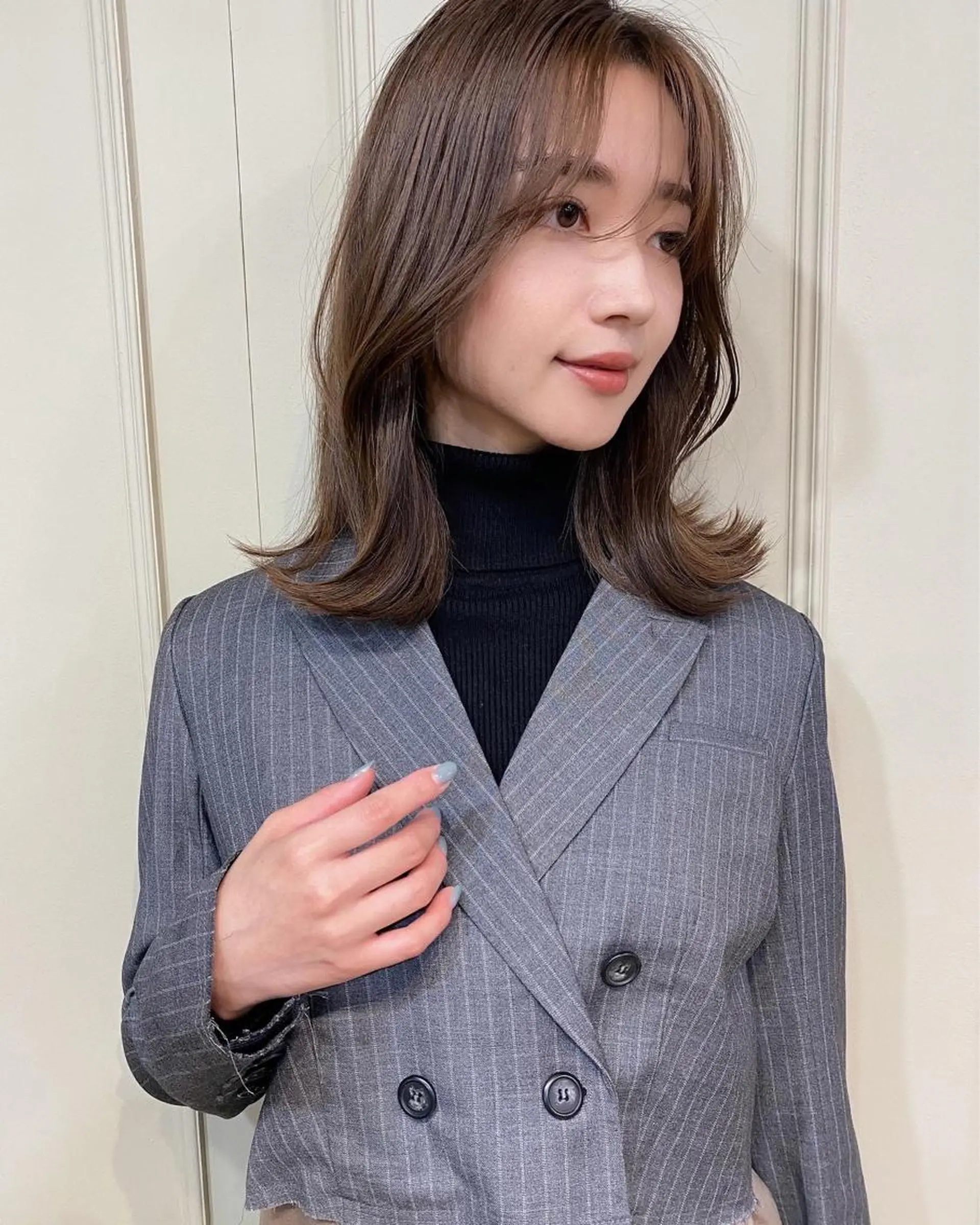 ミディアム くびれヘア くびれレイヤー レイヤーカット 鎌倉 彩のヘアスタイル