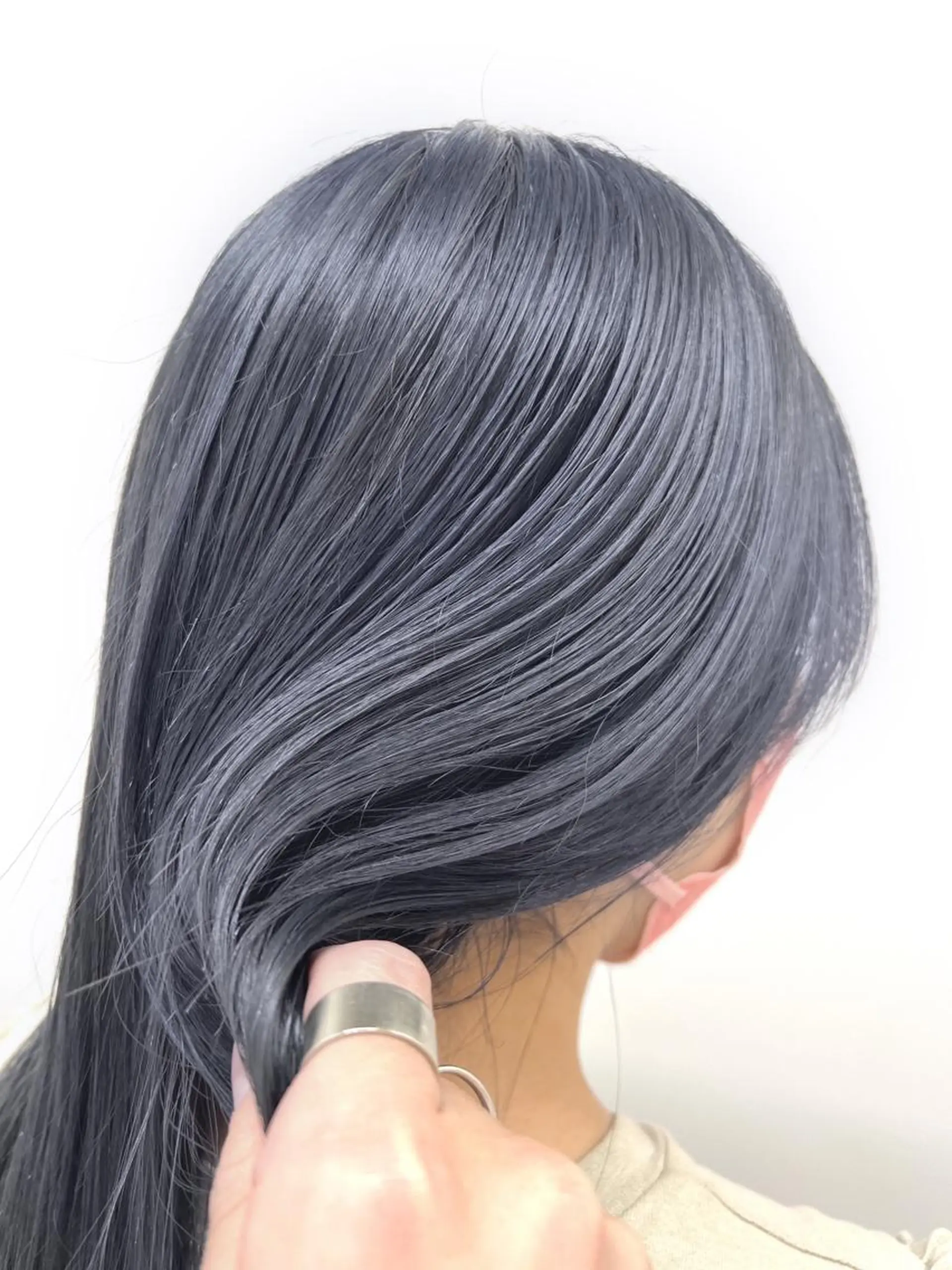 ミディアム カット ヘアカラー トリートメント 三輪 恭平のヘアスタイル