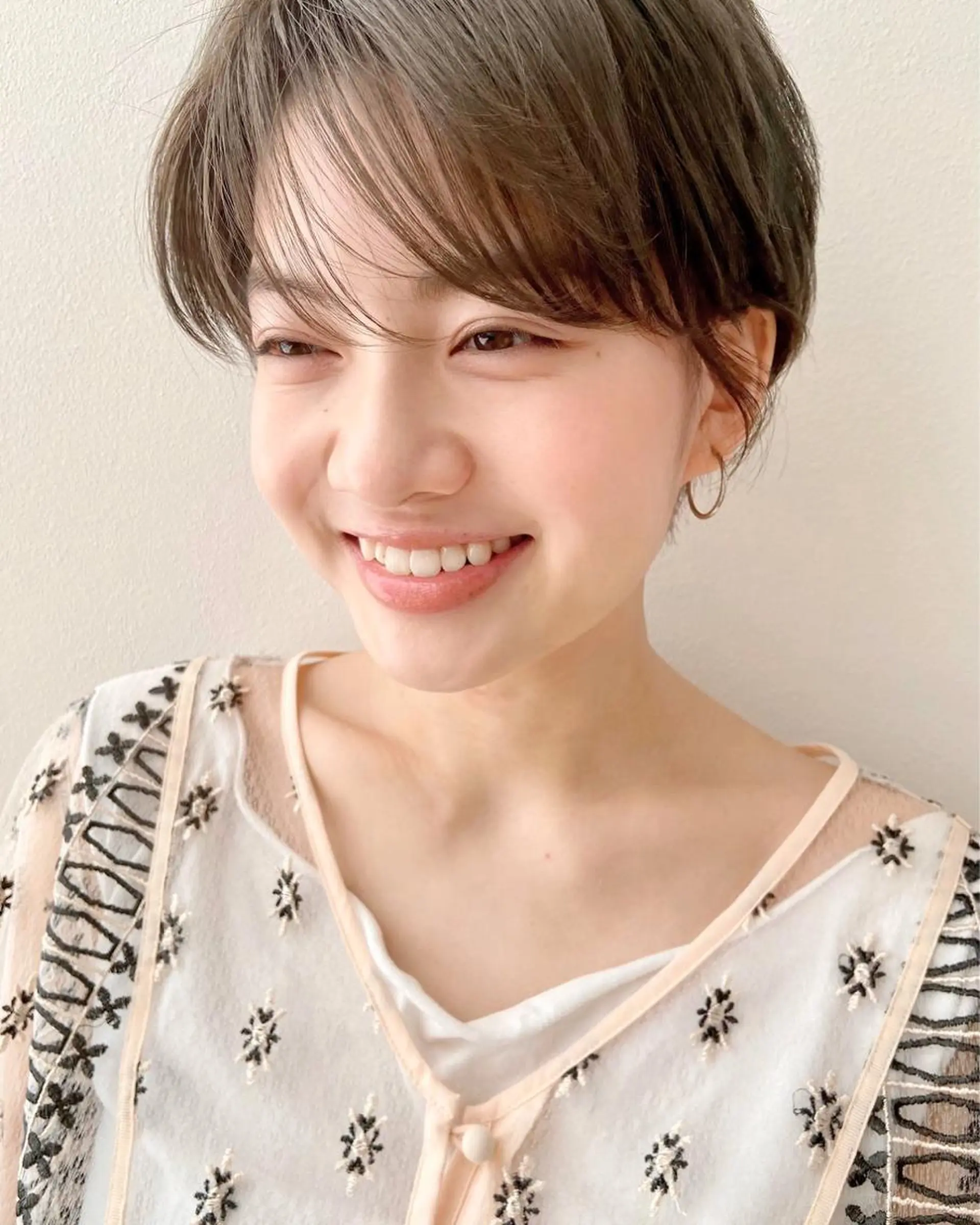ショート カラー 似合わせカット 木下 奈々のヘアスタイル
