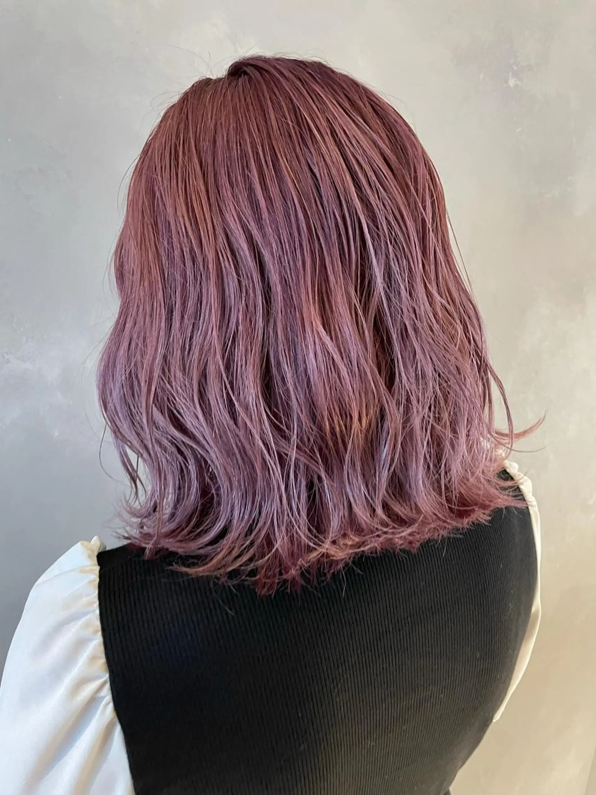 ミディアム カラー ブリーチ ピンクカラー ピンクパープル パープルカラー ヘアカラー トリートメント 長谷川 沙紀のヘアスタイル