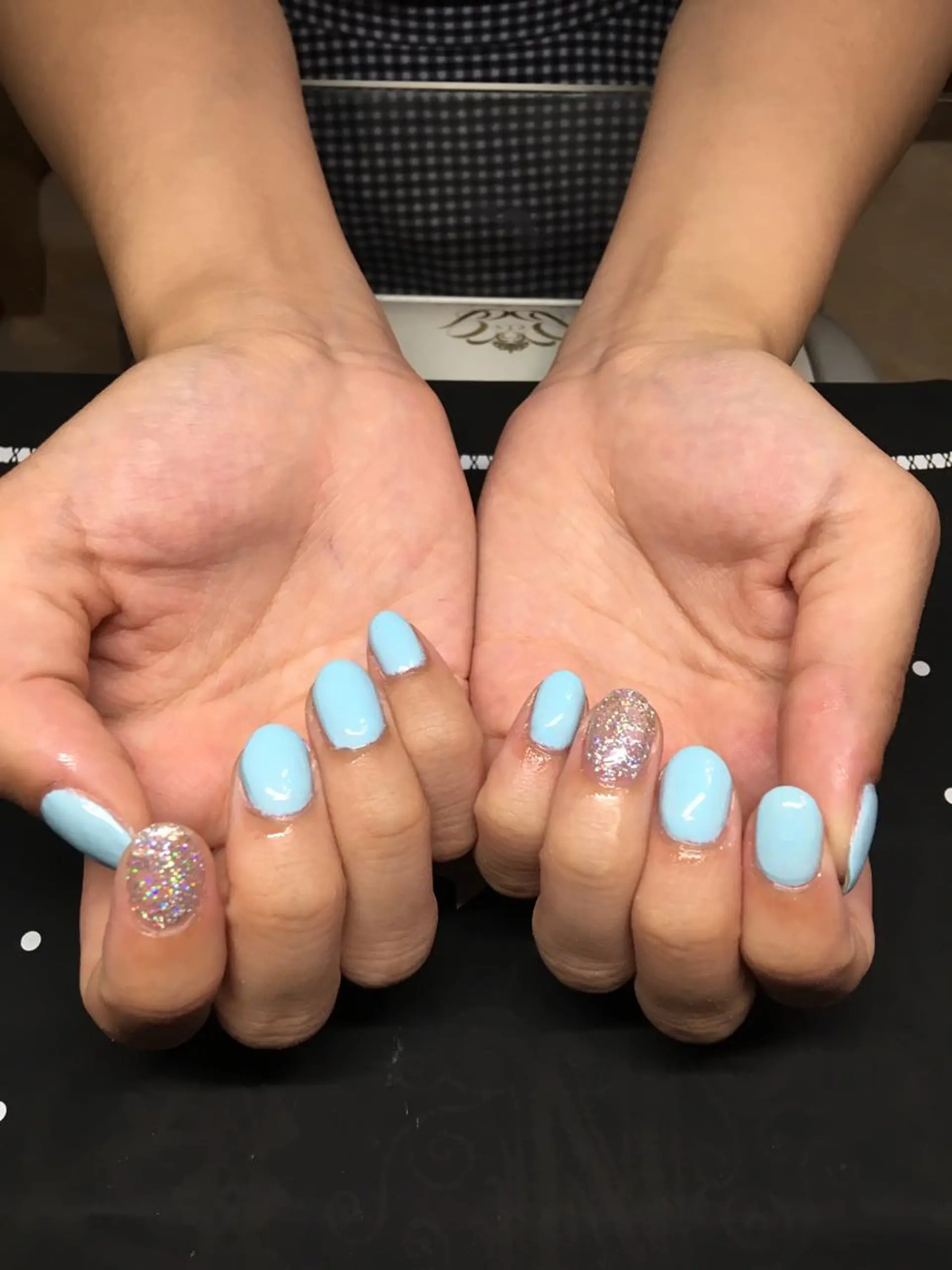 ネイル ブルー ワンカラーネイル 赤色 シルバー ハンドネイル 🌈KANÅKO 🌈のネイルデザイン