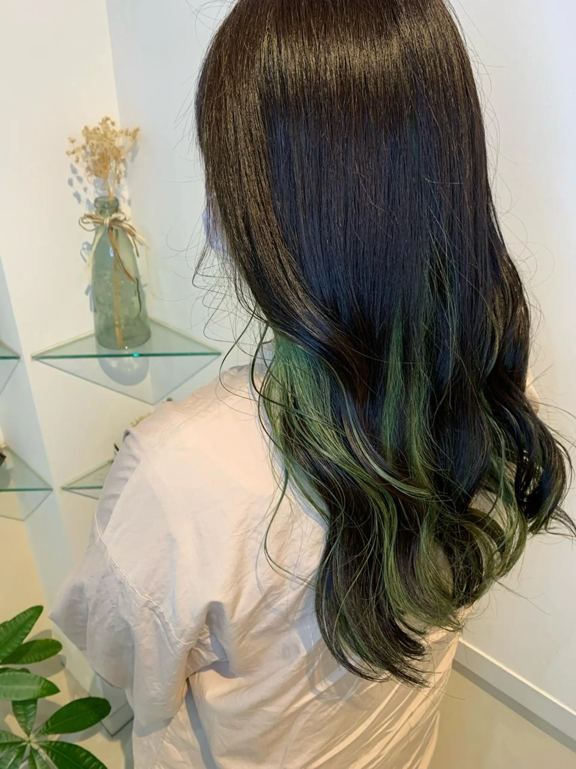 ロング カラー LIBRE リブレ所属・イシイ シオリのヘアスタイル