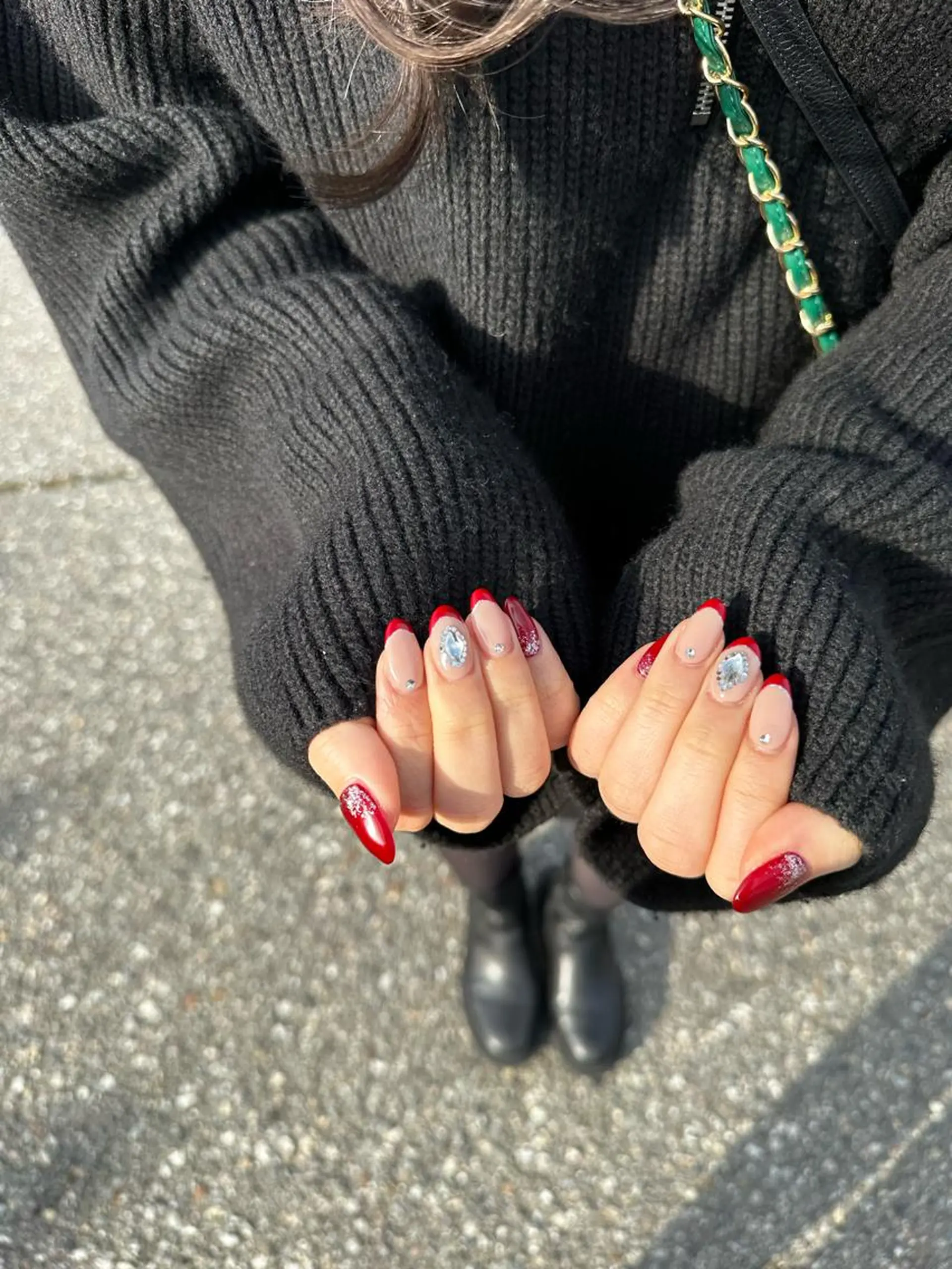 ネイル フレンチネイル ラメ(グリッター) ワンカラーネイル 赤色 ストーンネイル ハンドネイル 鈴木 優菜のネイルデザイン