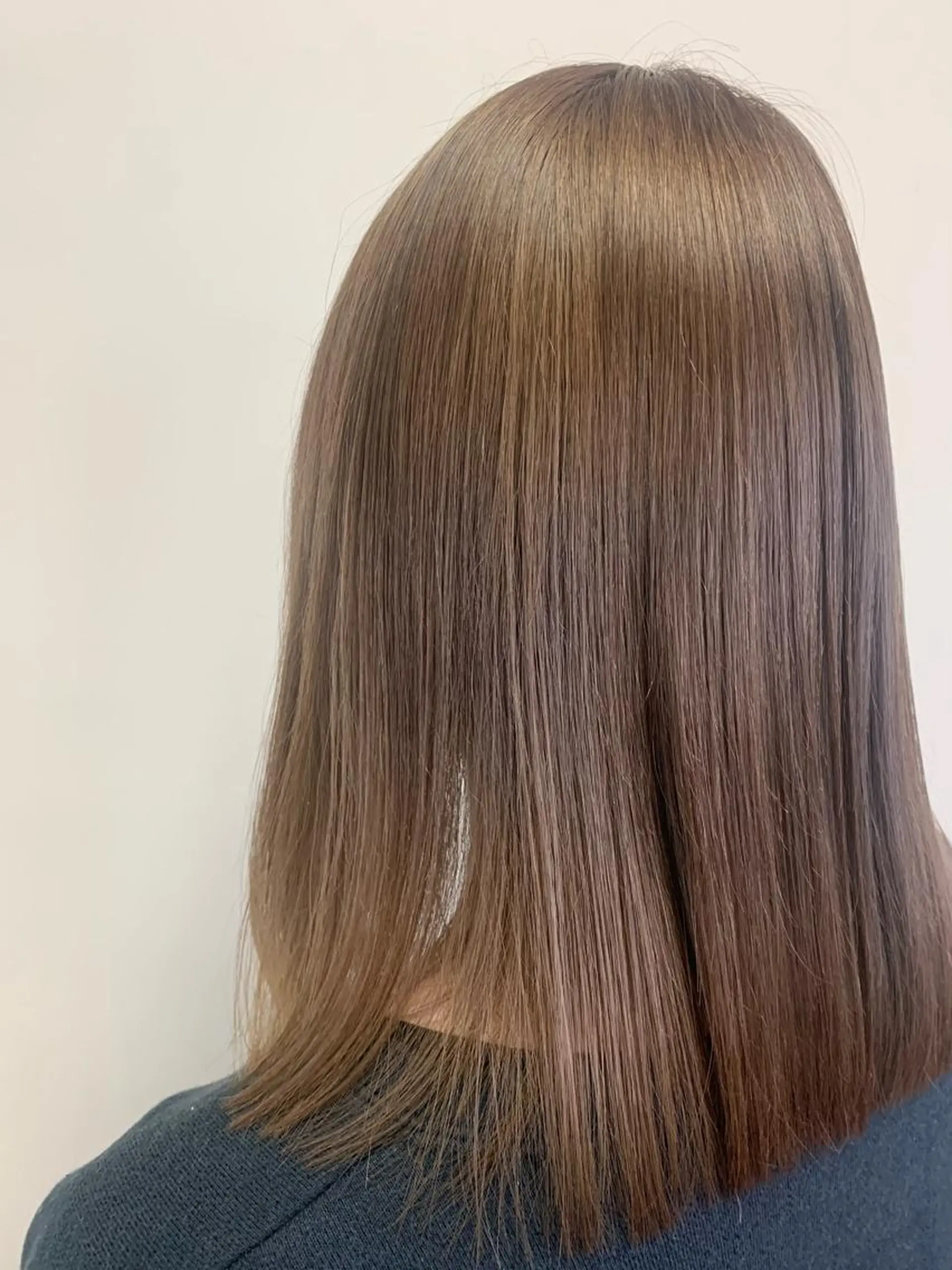 ミディアム カラー ブリーチ 小澤 志穂のヘアスタイル