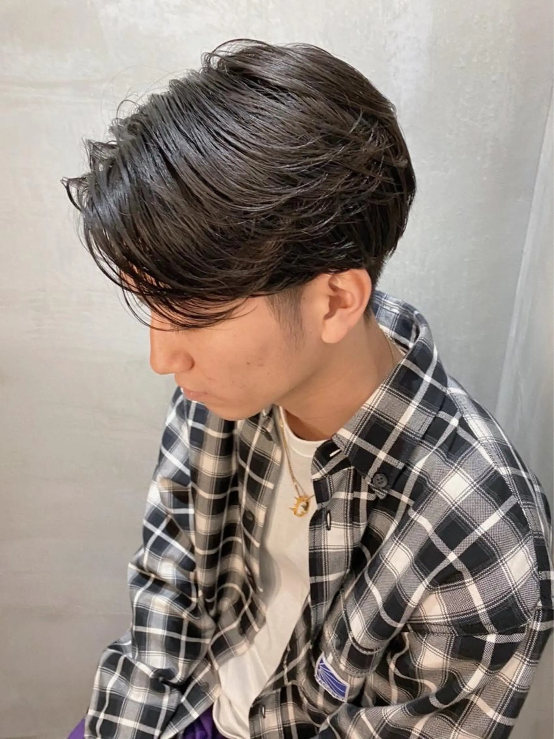 ミディアム パーマ メンズ ミディアムパーマ メンズパーマ カット パーマ トリートメント 波巻きスパイラルパー マ/シャドウパーマ駿のヘアスタイル