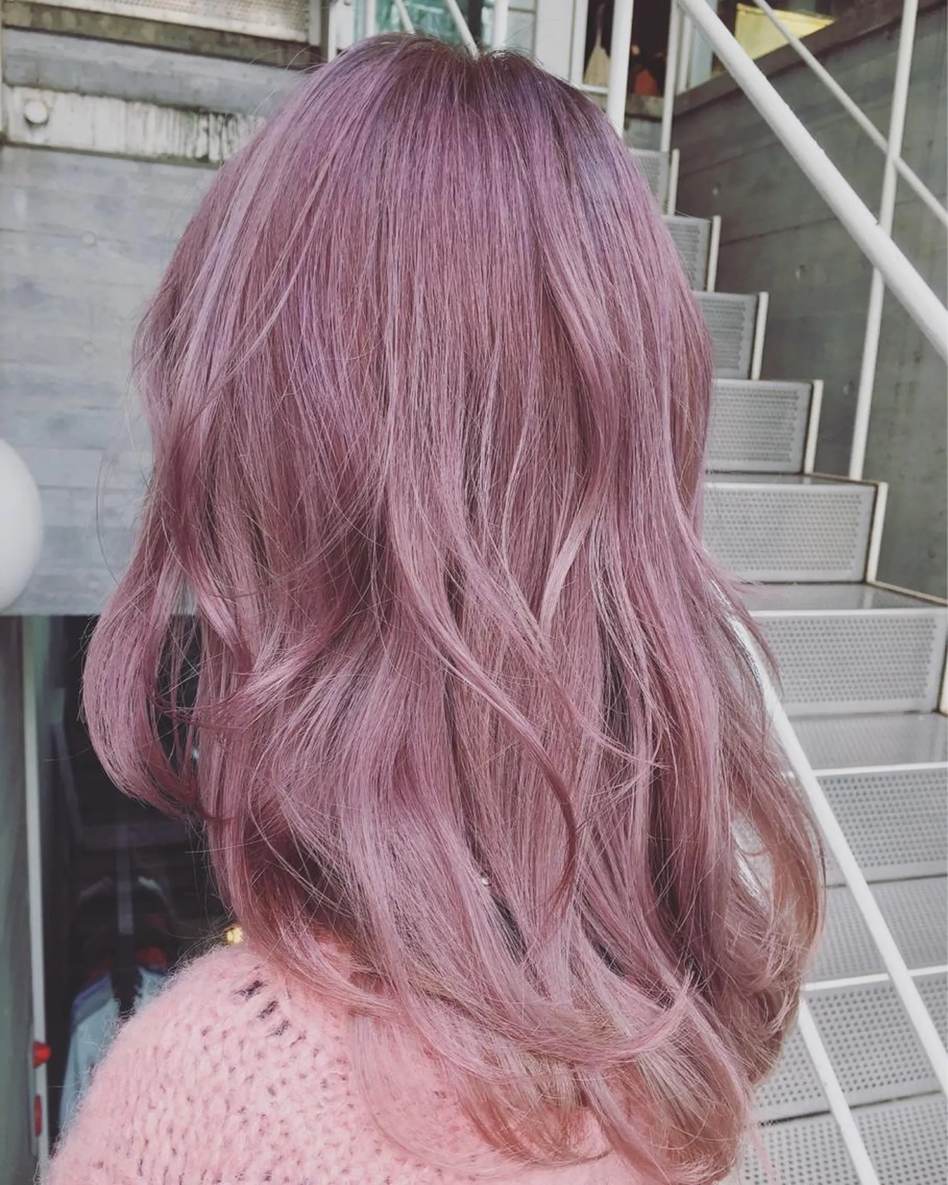 セミロング カラー ピンクカラー 白髪ぼかし×デザイン 🕊️🫧ホウジョウのヘアスタイル