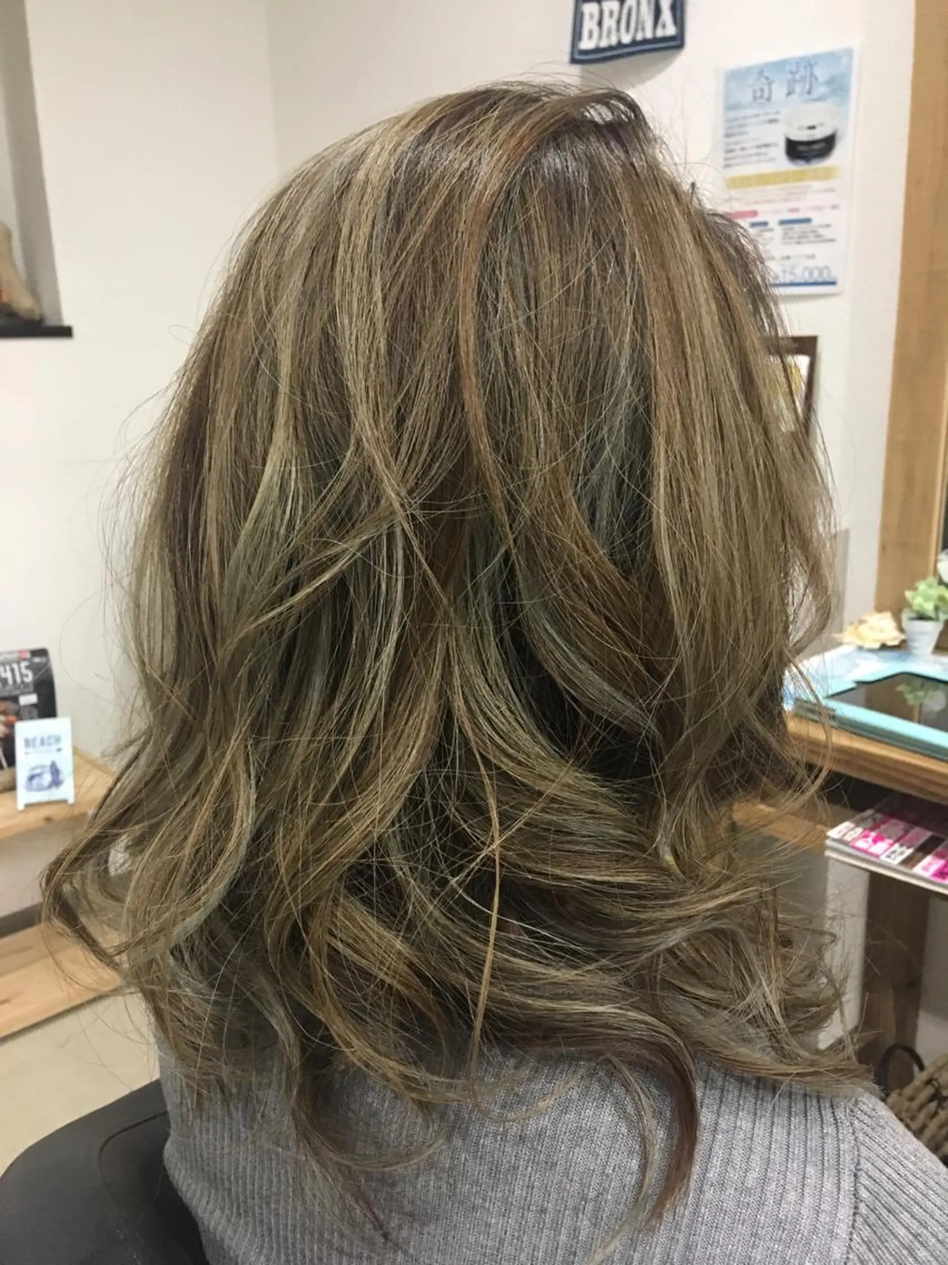 セミロング カラー chichibu kasumiのヘアスタイル