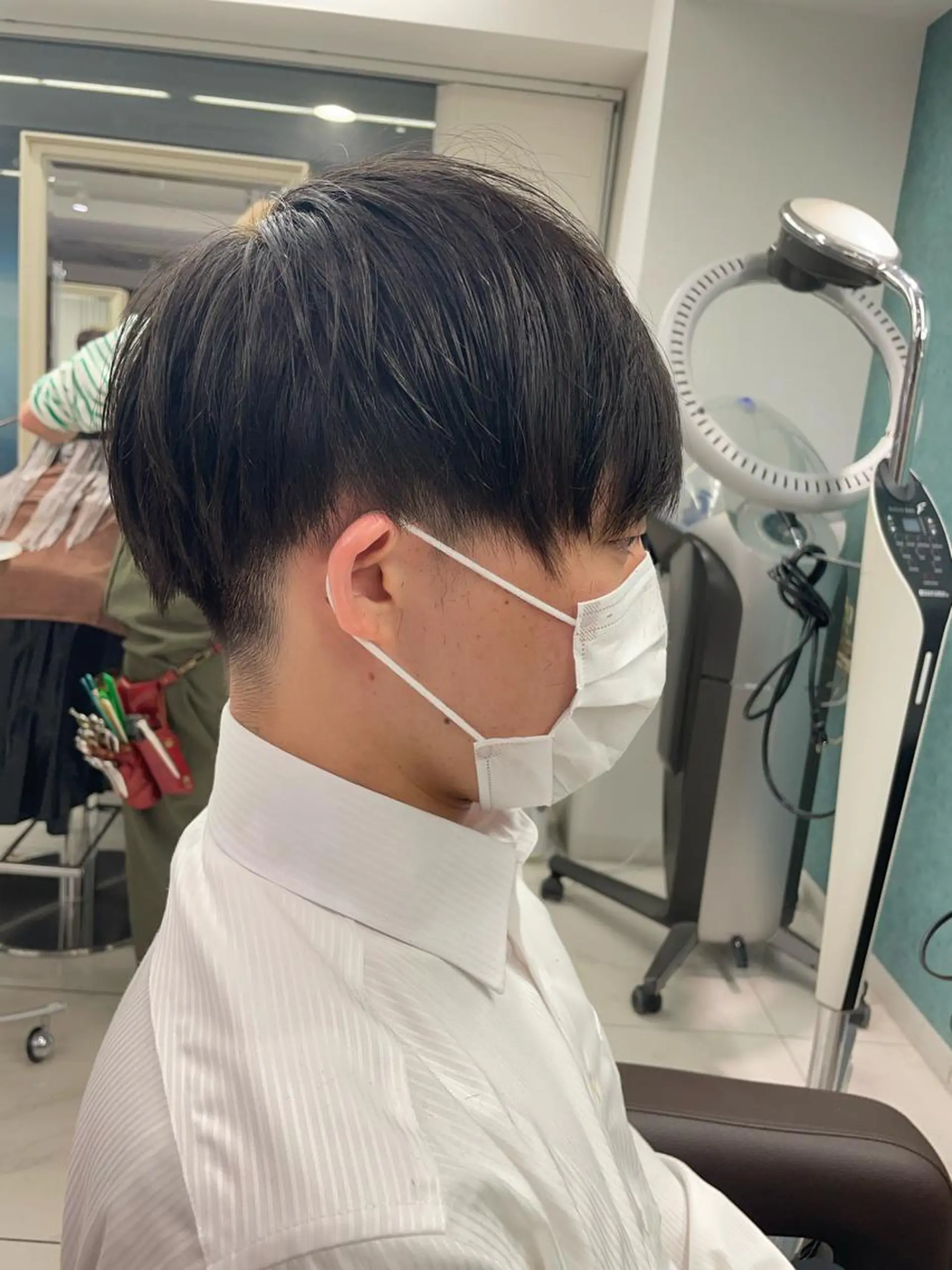 メンズ 渡部凌我 小顔ウルフ ハイトーンカラーのヘアスタイル