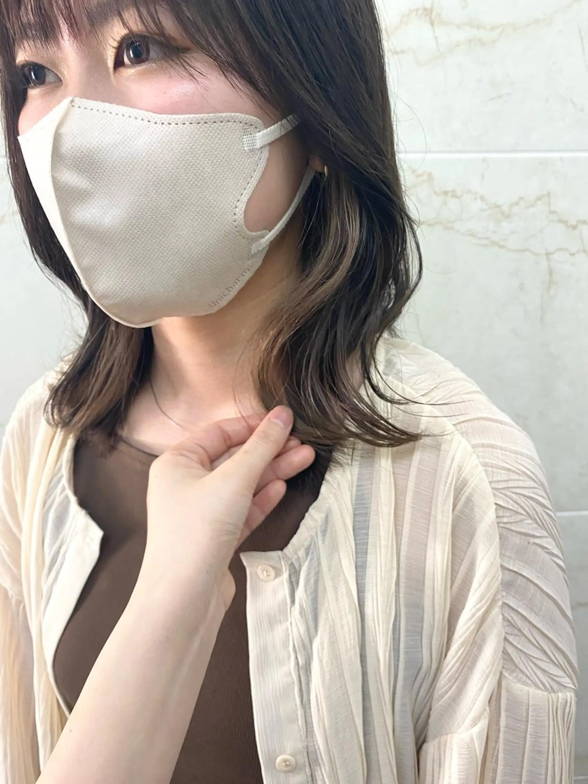 ミディアム カラー イヤリングカラー ANY mikuのヘアスタイル