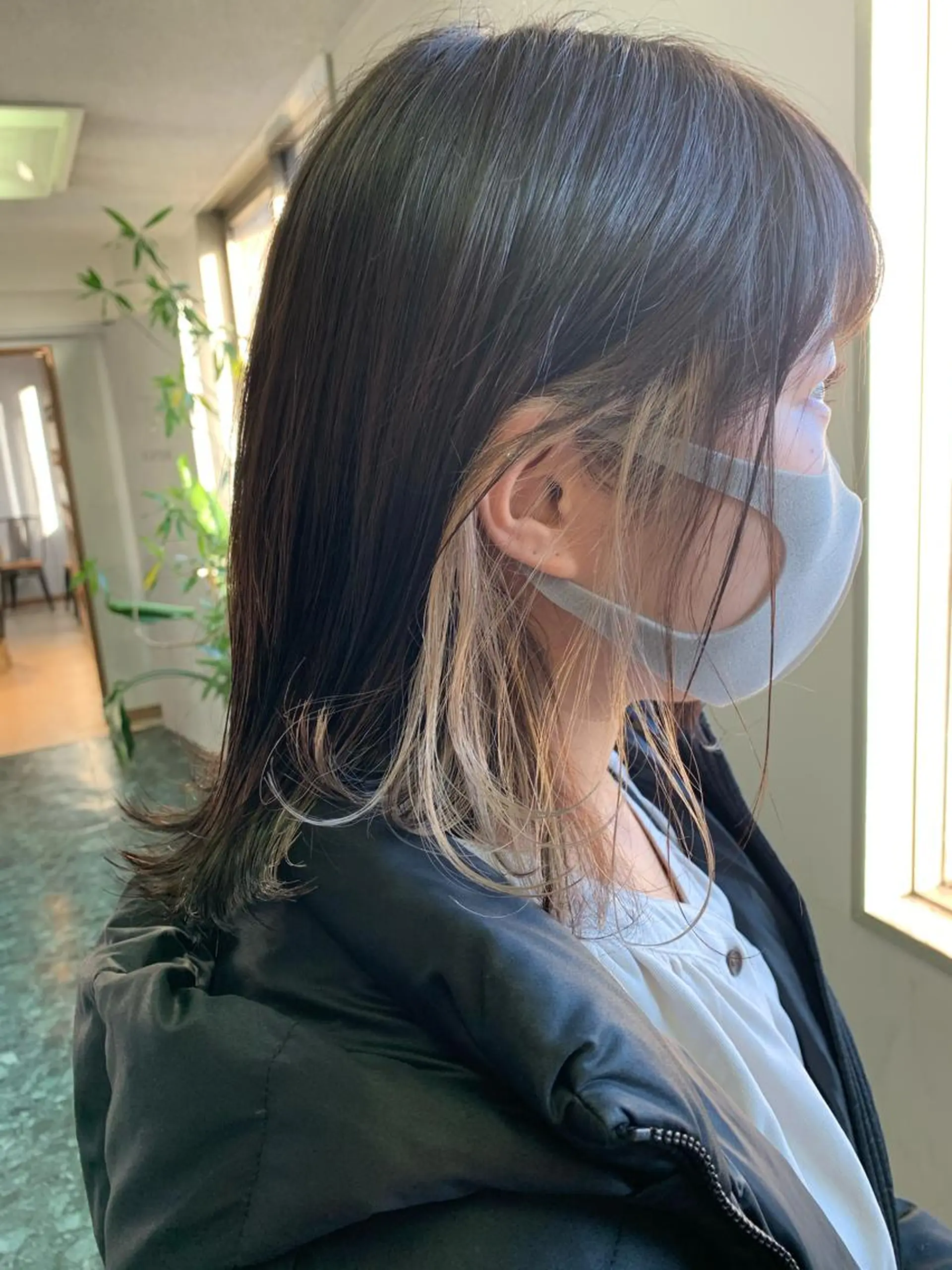 ミディアム カラー ベージュカラー ハイトーンカラー ハイトーンベージュ インナーカラー 🌸MAYU🌸 ハイトーン➕レイヤーのヘアスタイル