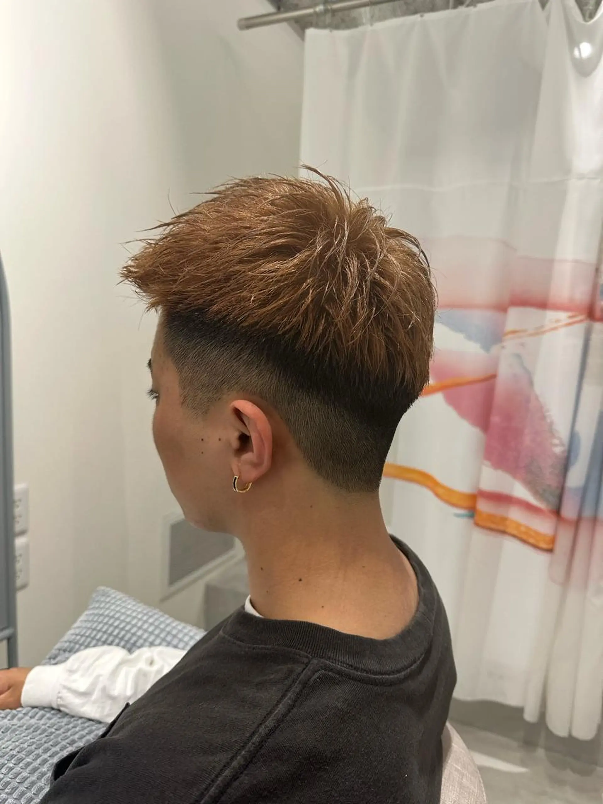 ショート カラー メンズ フェードカット メンズハイトーン ベージュカラー ハイトーンカラー カット ヘアカラー トリートメント 💎メンズパーマ特化 🥇メンズのプロのヘアスタイル