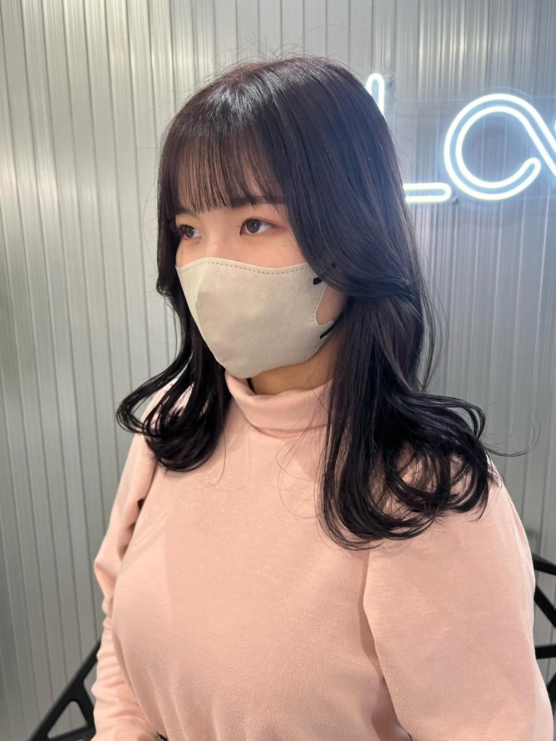 セミロング カラー ブリーチ 透明感カラー ダークグレー ダークグレージュ ダブルカラー カット ヘアカラー トリートメント LOOP REMIのヘアスタイル