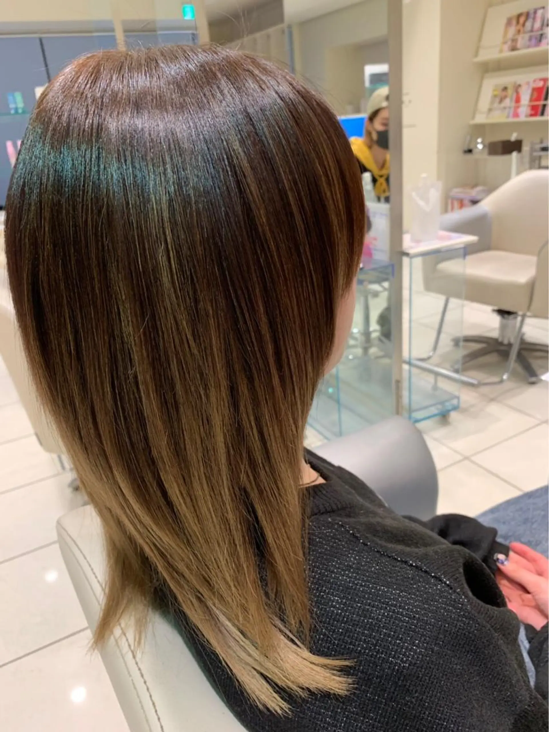 ミディアム カラー パーマ ヘアアレンジ メンズ キッズ ネイル マツエク・マツパ ミディアムパーマ メンズハイトーン メンズパーマ 刈り上げ アディクシーカラー トリートメント EnBlesS西宮 マンツーマン神道有基のヘアスタイル