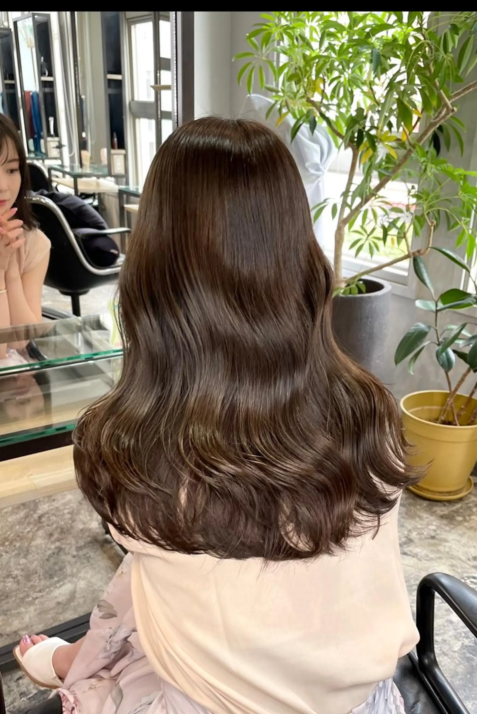 ロング カラー ベージュカラー 元町神戸 國井椋介のヘアスタイル