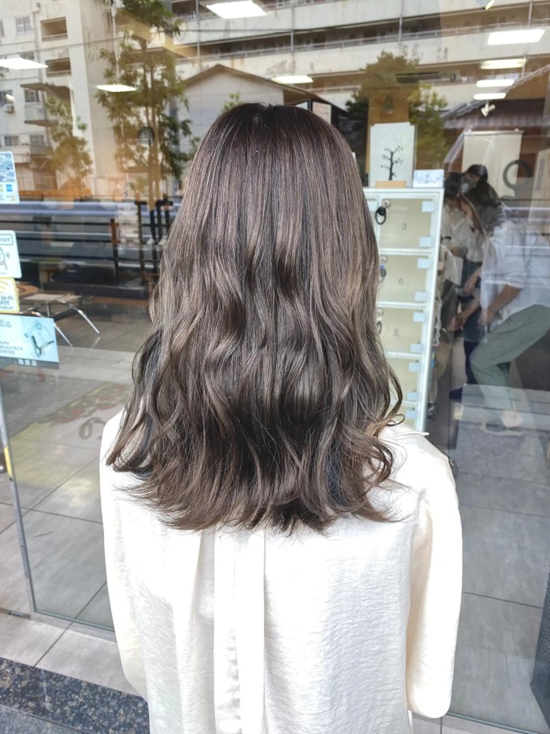 セミロング カラー ヘアアレンジ ヘアカラー トリートメント 川上 麻梨阿のヘアスタイル