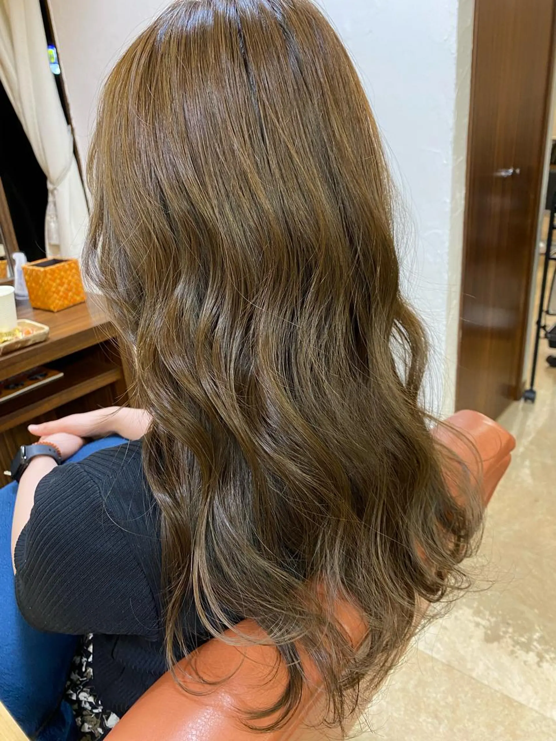 カラー ベージュカラー ハイライトカラー オリーブベージュ 金山/レイヤー カット/Hikariのヘアスタイル
