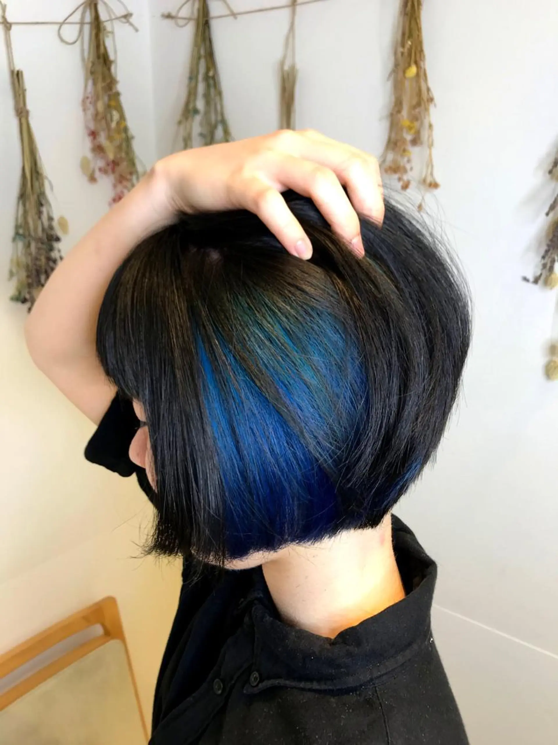 ミディアム カラー ヘアアレンジ ブリーチ ブルーカラー ダークグレー インナーカラー ネイビーカラー 白髪ぼかしハイライト 茗荷谷駅徒歩2分のヘアスタイル