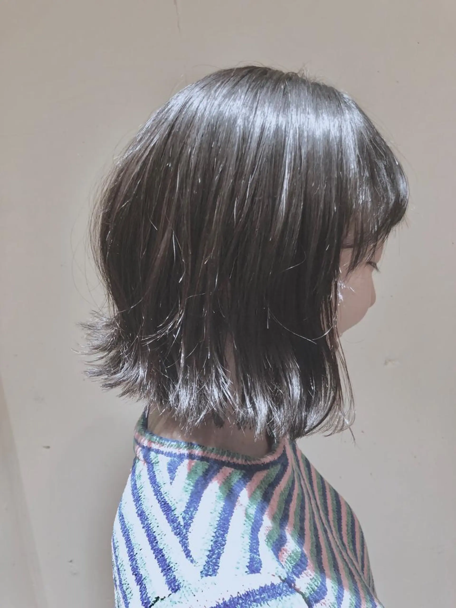 ミディアム カラー パーマ ヘアアレンジ 切りっぱなしボブ ブリーチ ブルーカラー ブルーラベンダー 透明感カラー 【ツヤ髪美容師】 ツダケイスケのヘアスタイル