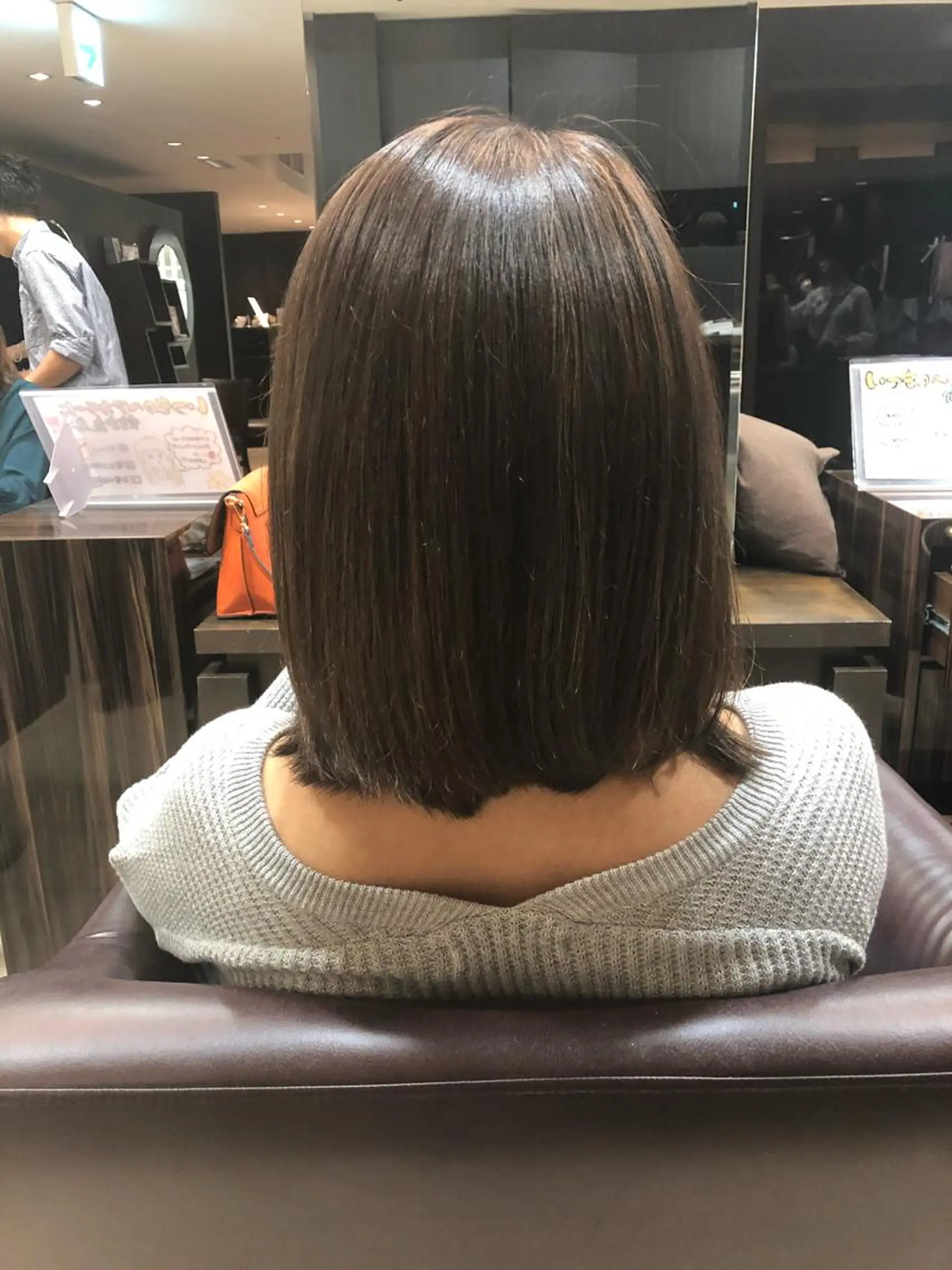ミディアム カラー アッシュ ハイライトカラー ハイライト コテ巻きパーマ 阪上 沙織のヘアスタイル