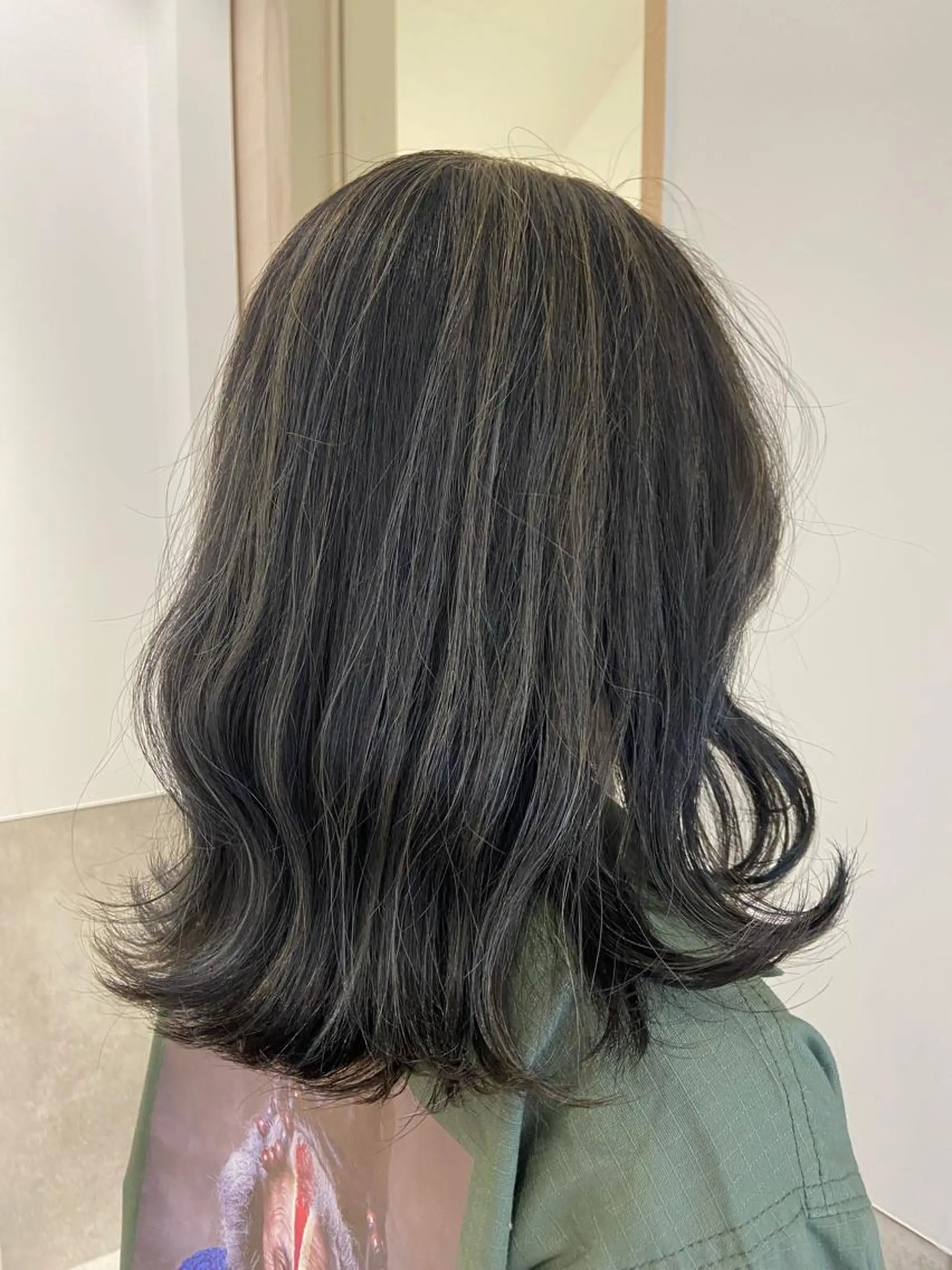 ミディアム カラー しみず さきのヘアスタイル