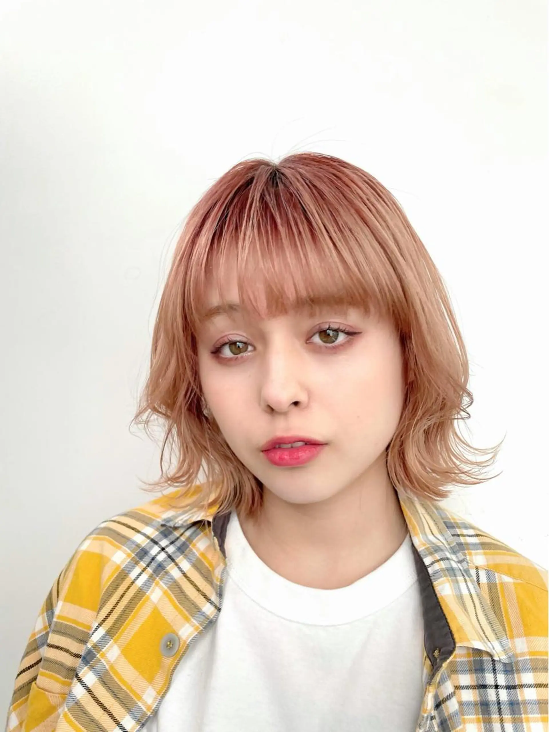 ミディアム カラー ミディアムパーマ くびれヘア 斜めバング 髪質改善 ヨシンモリ 笠原 健人のヘアスタイル