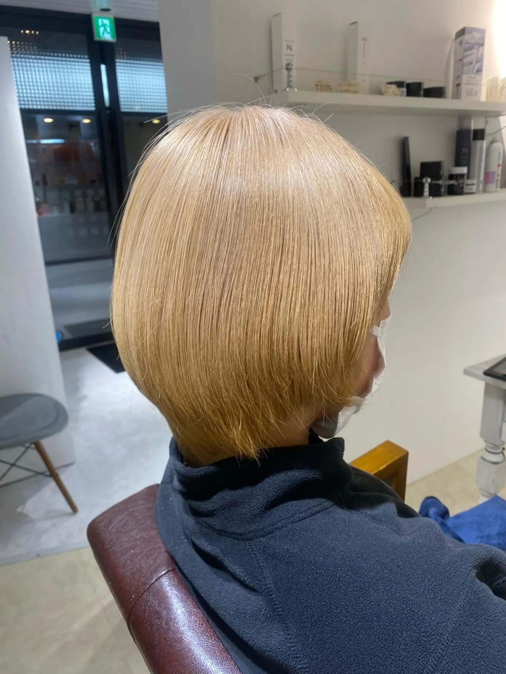 ショート カラー 抜きっぱなしブロンド 縮毛矯正とレイヤー カット/杉村凜汰郎のヘアスタイル