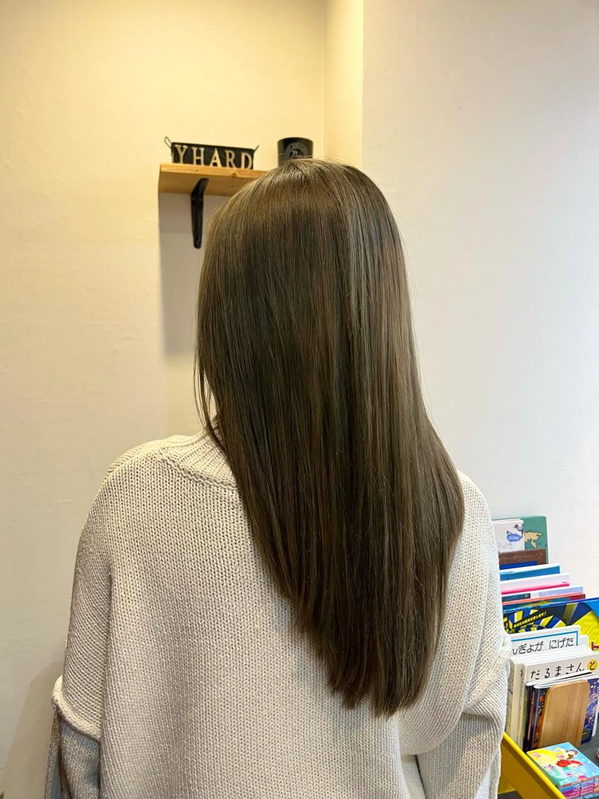 ロング カラー 透明感カラー moe .のヘアスタイル