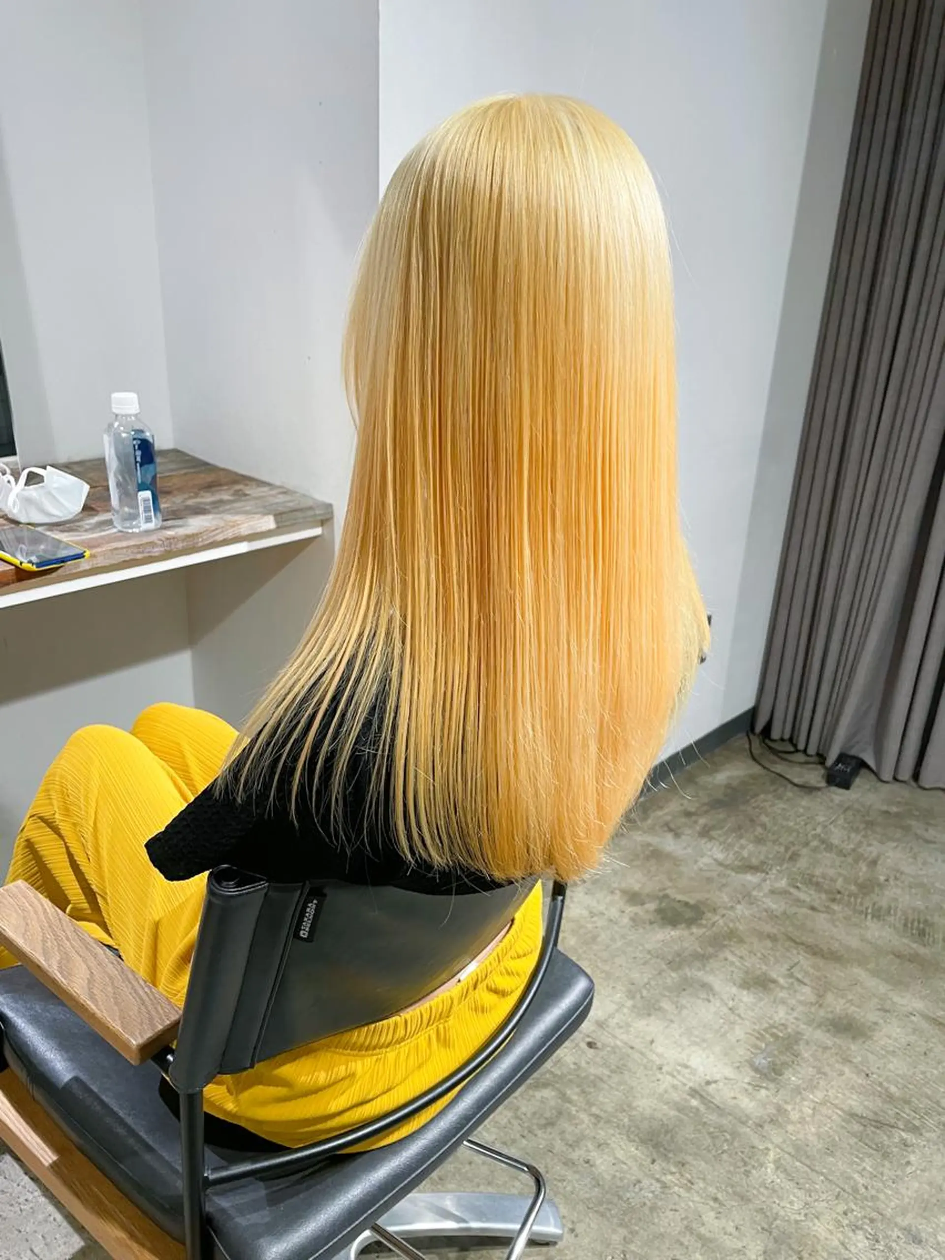 セミロング カラー ハイトーン/レイヤー /ケアブリーチ石川治のヘアスタイル