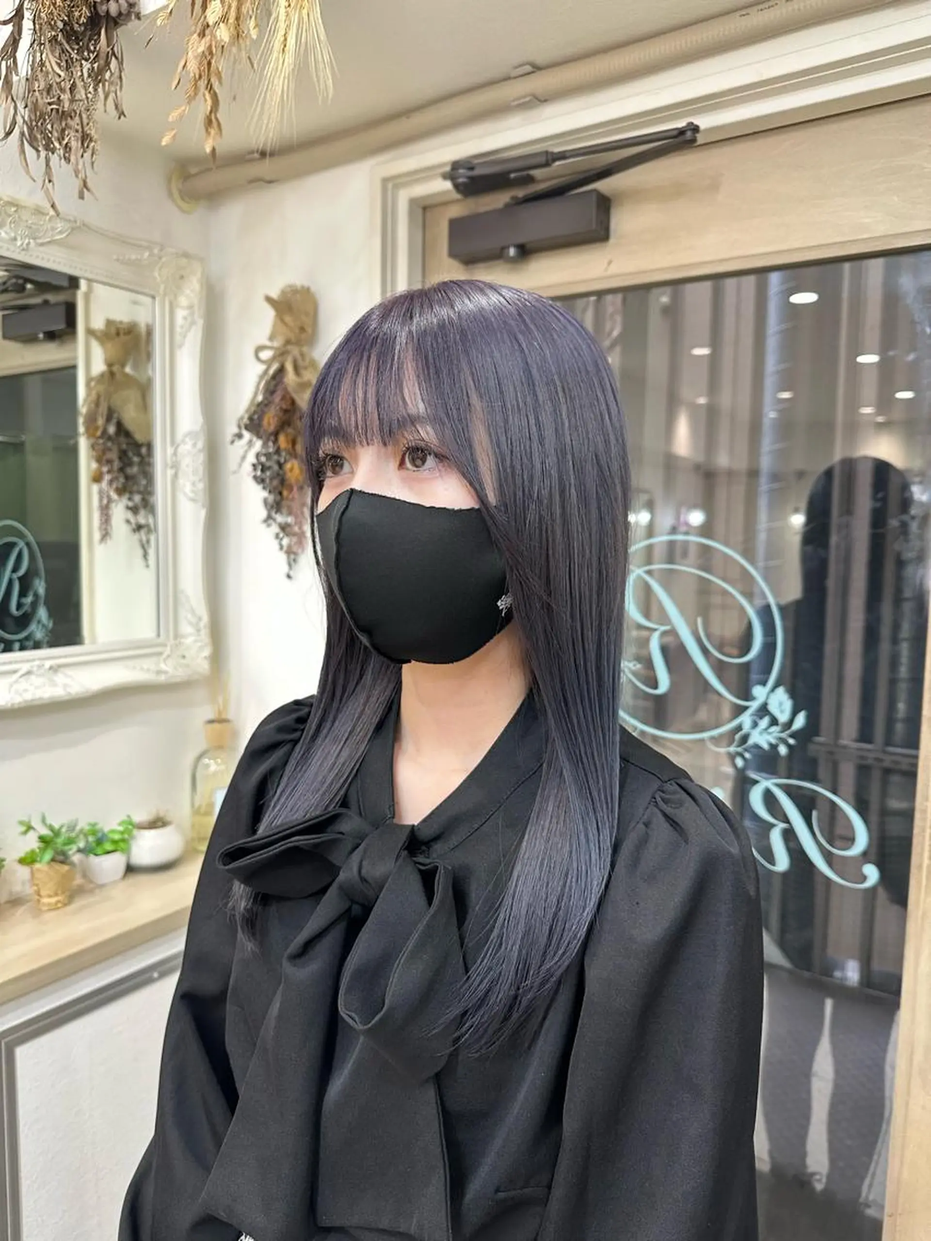 セミロング カラー ブリーチ ブルーカラー ブルーラベンダー ラベンダーカラー ミルクティーベージュ /三村克彦のヘアスタイル