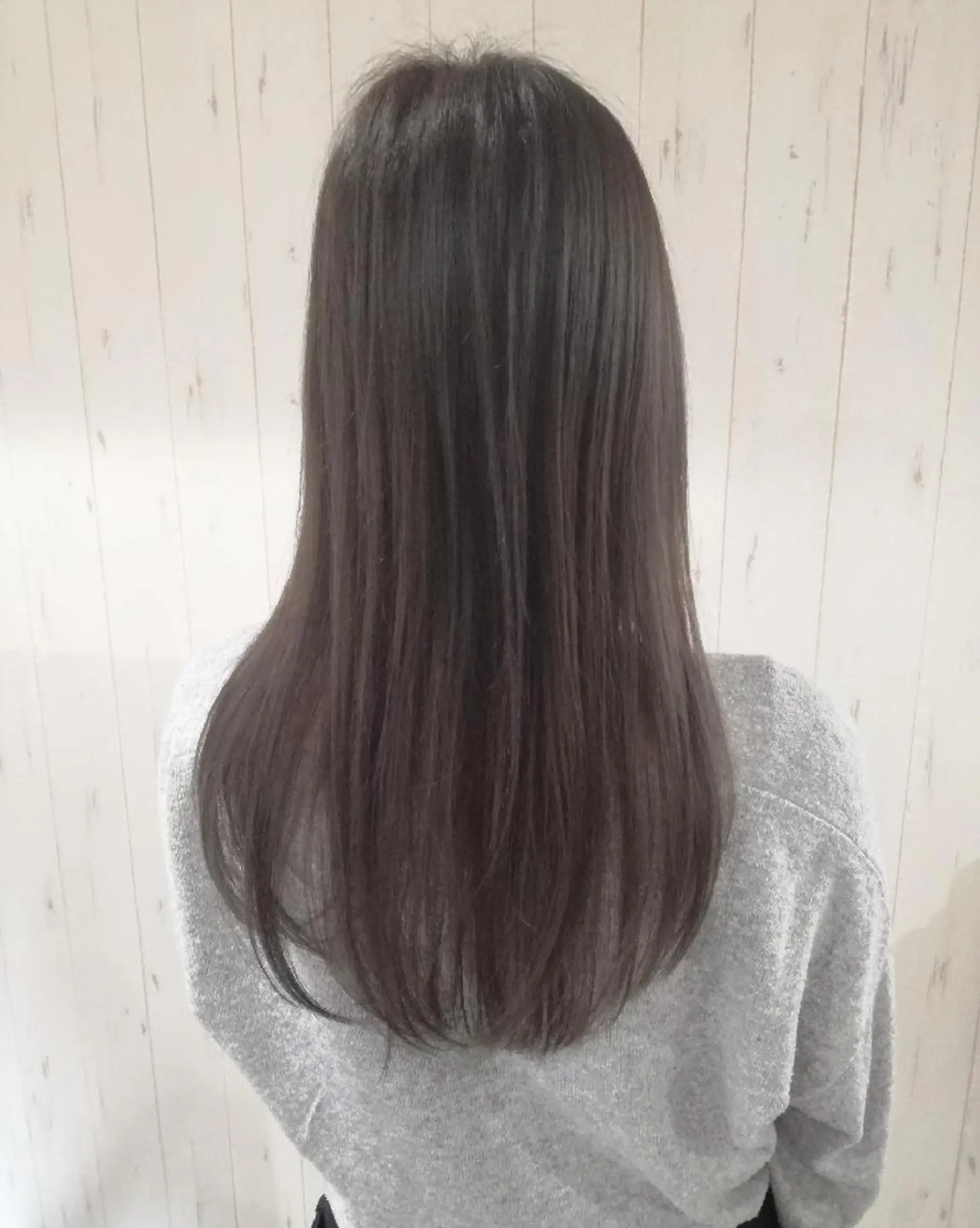 ロング カラー グレージュ 西川 敏夫のヘアスタイル