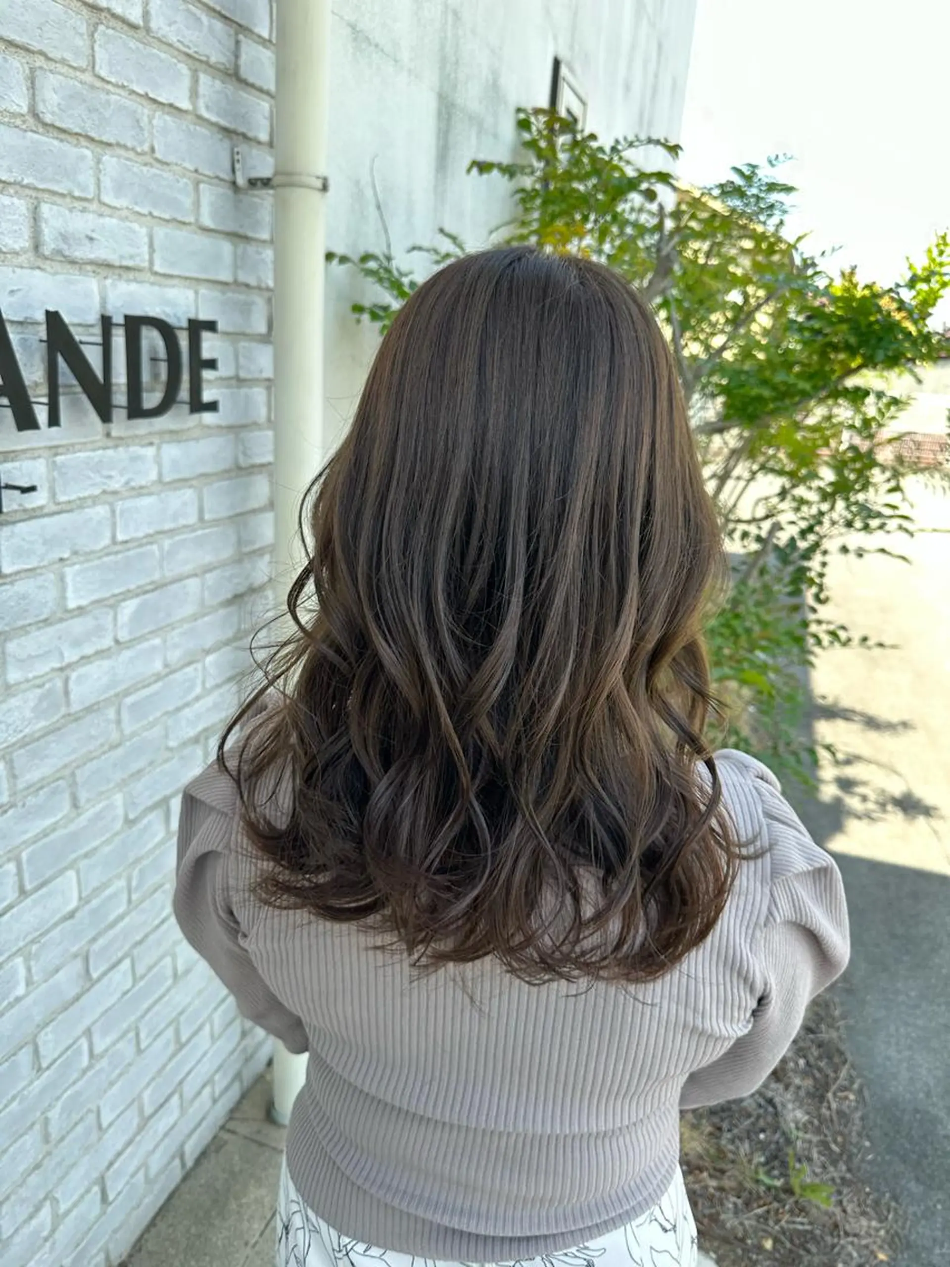 セミロング Well's TAIGAのヘアスタイル
