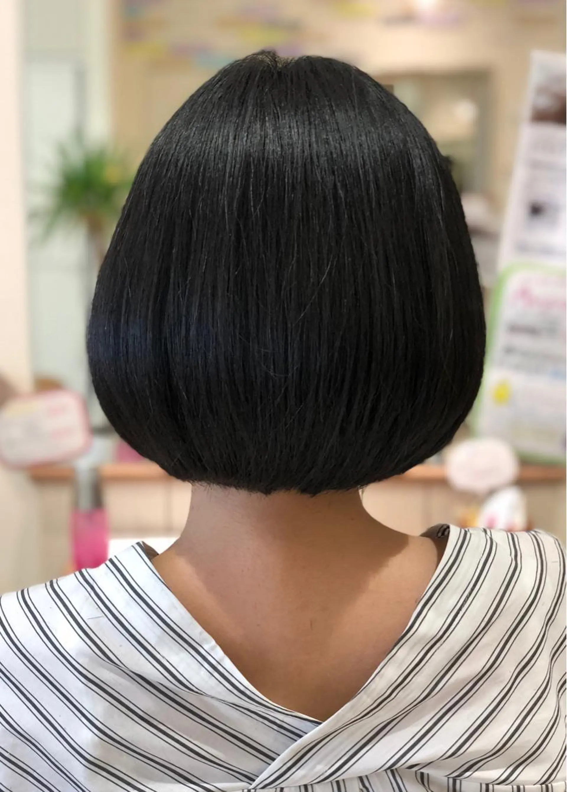 ショート カラー パーマ ワンレンボブ ボブ 外ハネヘア BASSA 下井草店のヘアスタイル