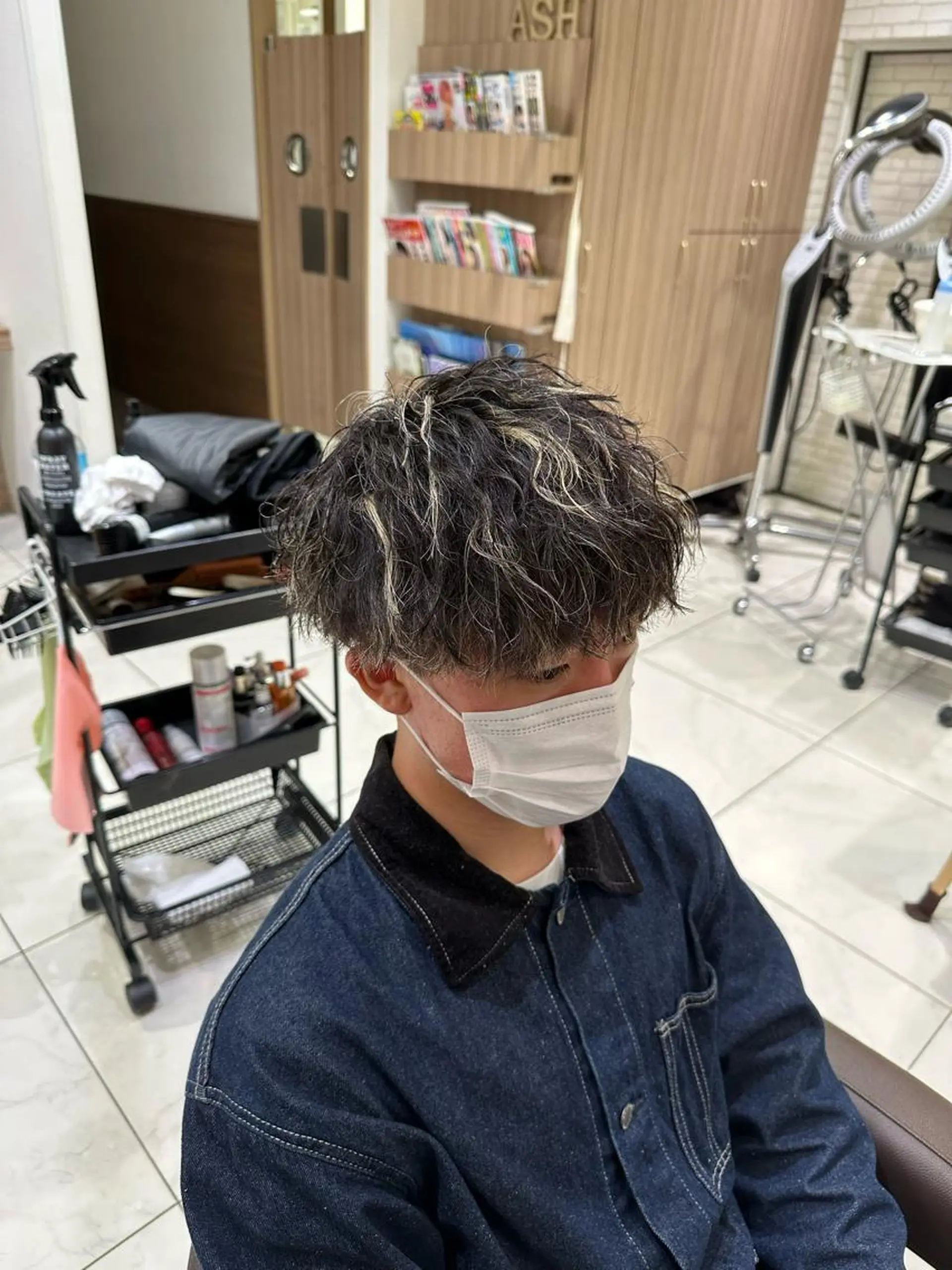 ショート メンズ メンズハイライト ハイライト カット ヘアカラー パーマ 渡邉 理央のヘアスタイル