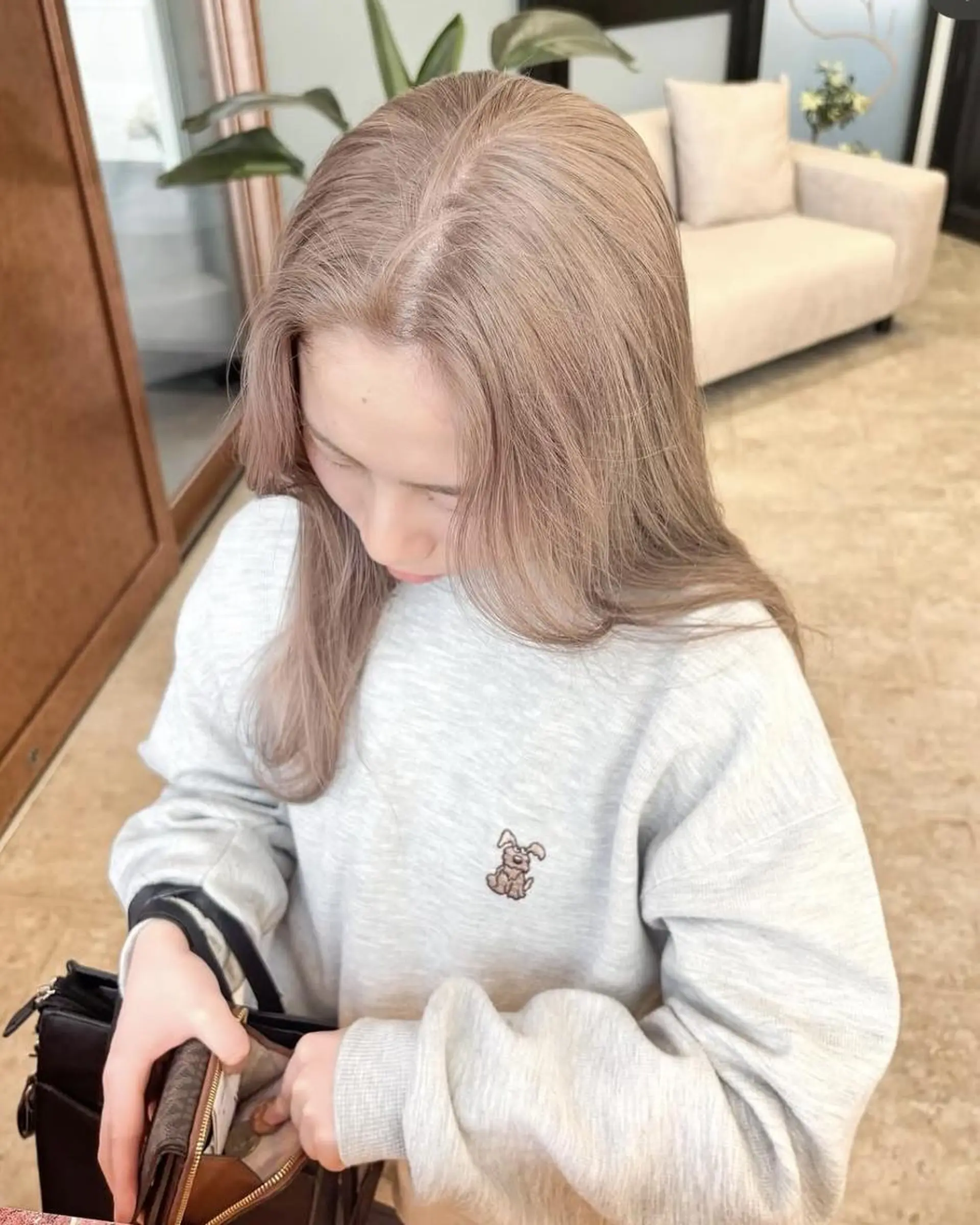 セミロング カット ヘアカラー 藤井 貴美子のヘアスタイル