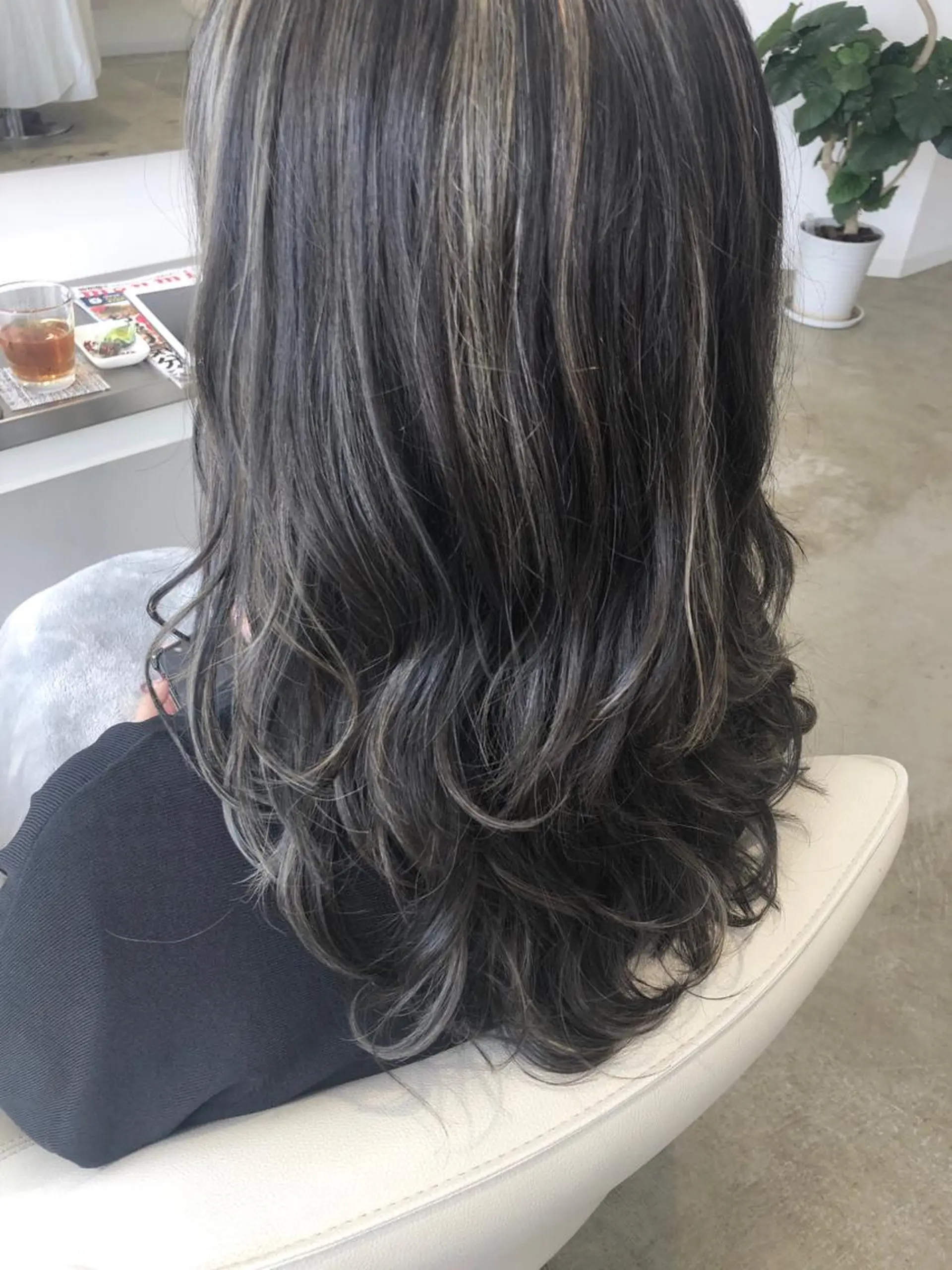 セミロング カラー グレージュ ハイライトカラー ハイライト Lien by hair所属・宮崎 睦のヘアスタイル