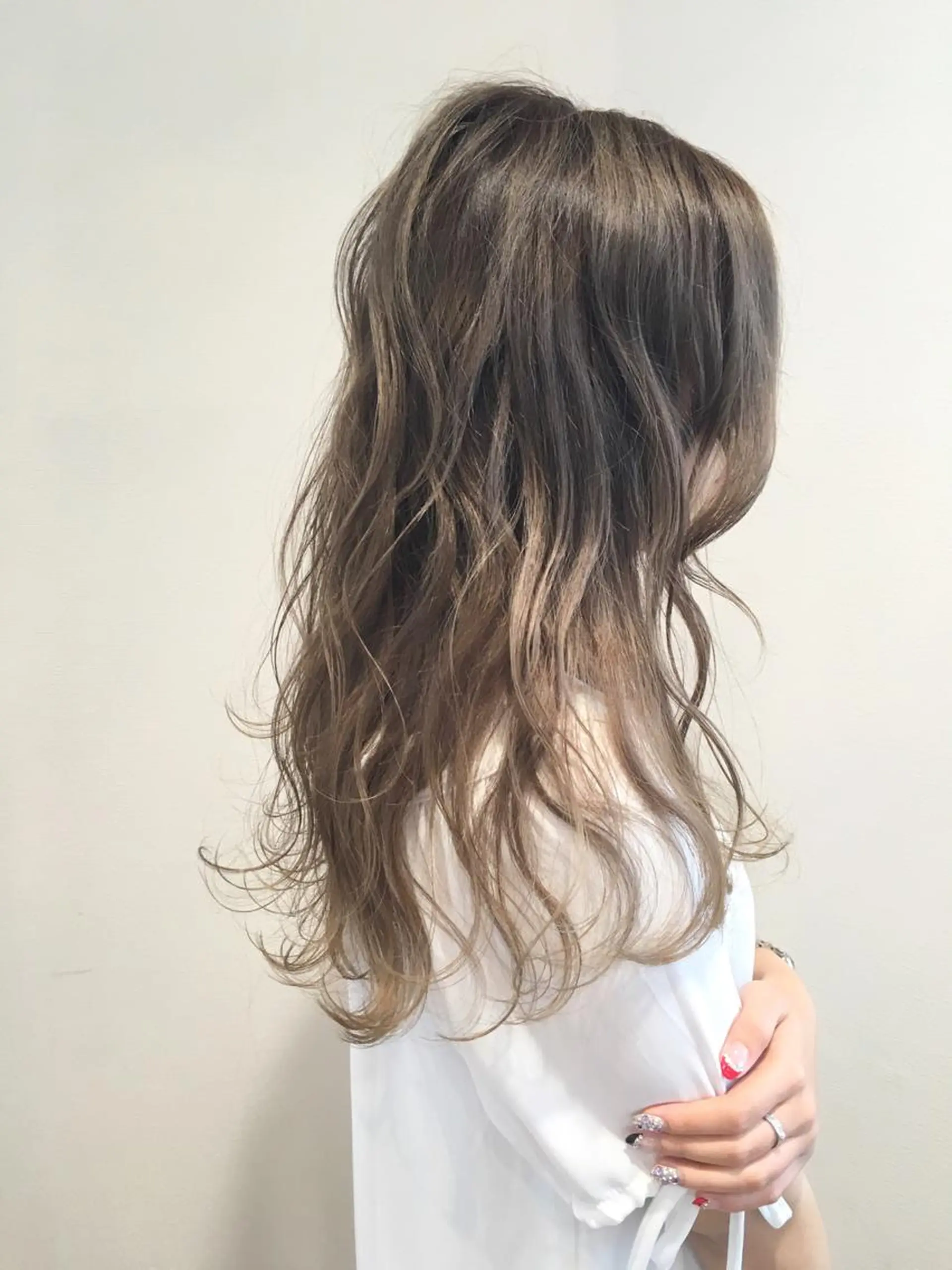 ロング カラー ベージュカラー 透明感カラー ハイトーンカラー ディレクター ノナカのヘアスタイル