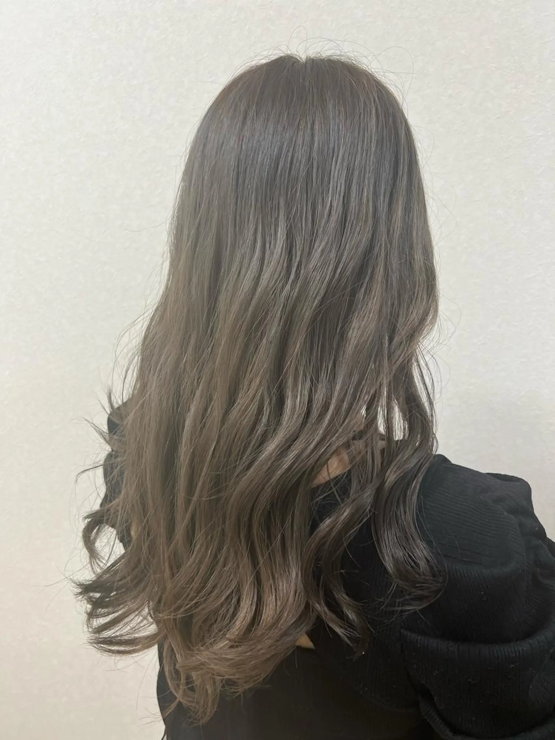 ロング あおい/透明感 /ハイトーンのヘアスタイル