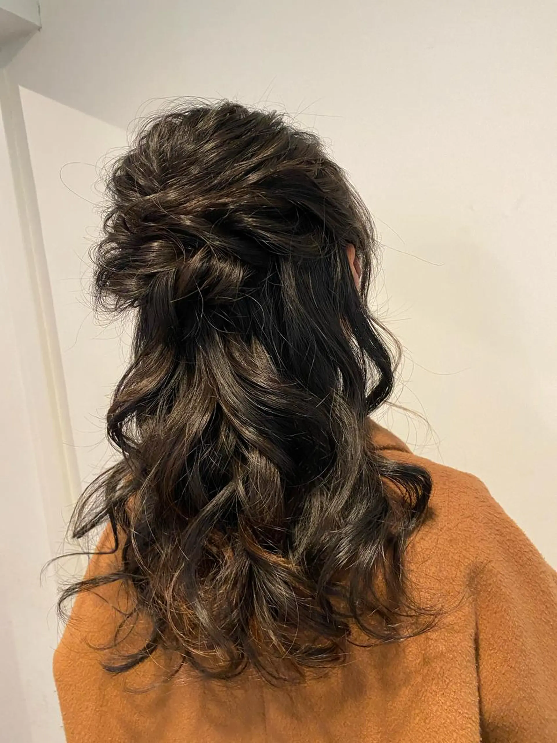 ロング 都筑 莉佳子のヘアスタイル