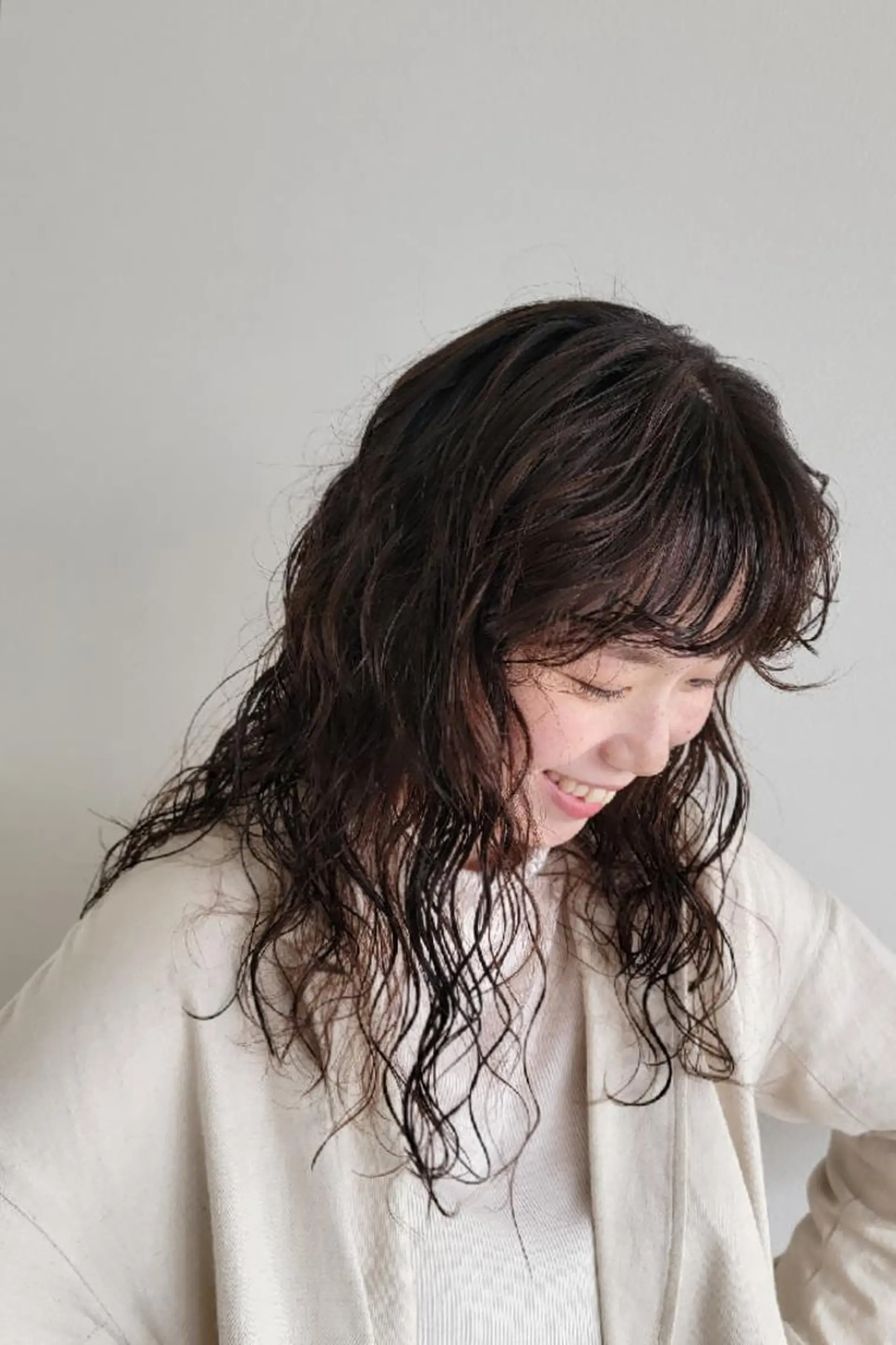 パーマ セミロング OMA カタギシのヘアスタイル
