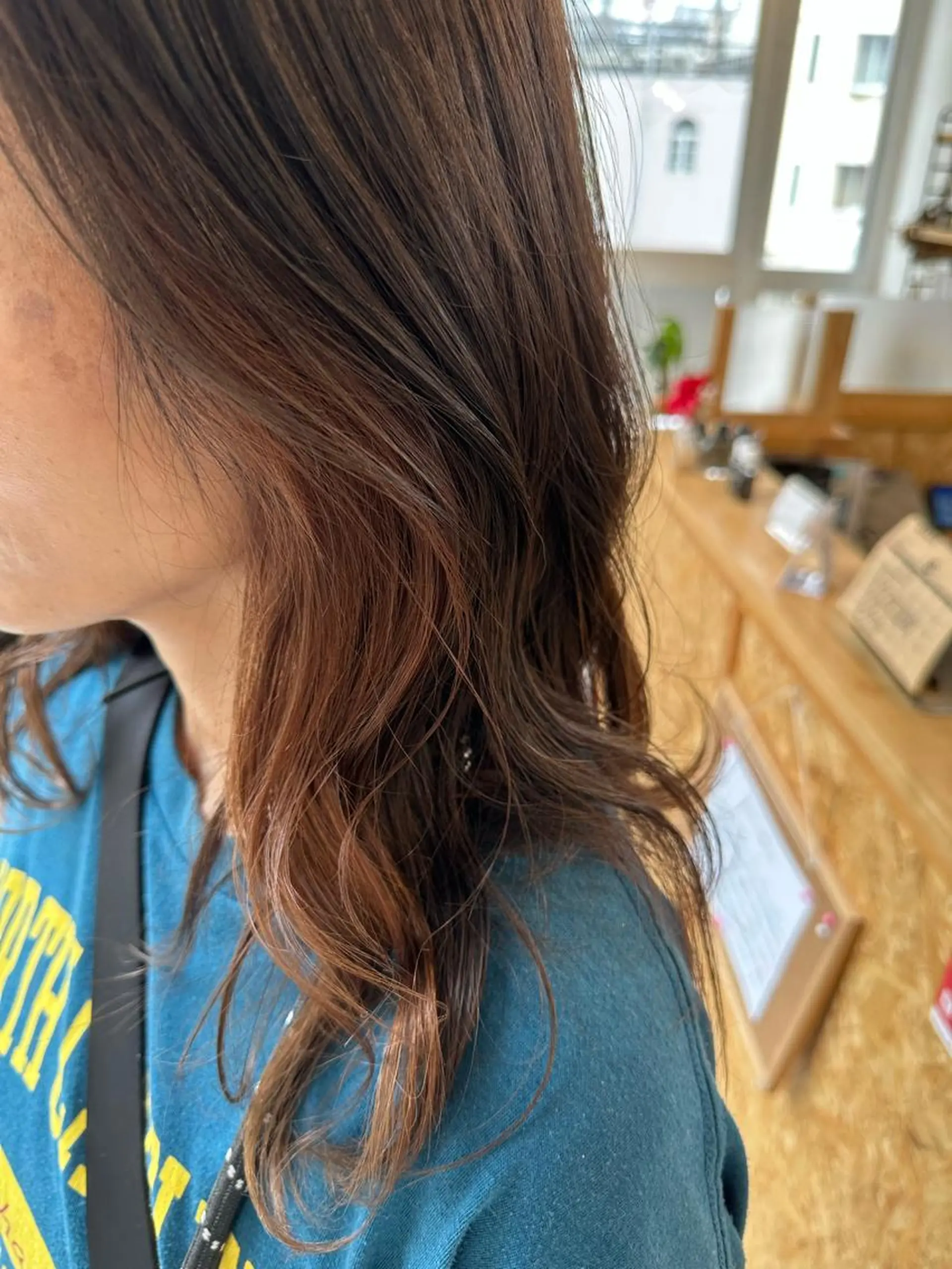 セミロング カラー ブラウンカラー オレンジ オレンジブラウン 松本 莉央のヘアスタイル