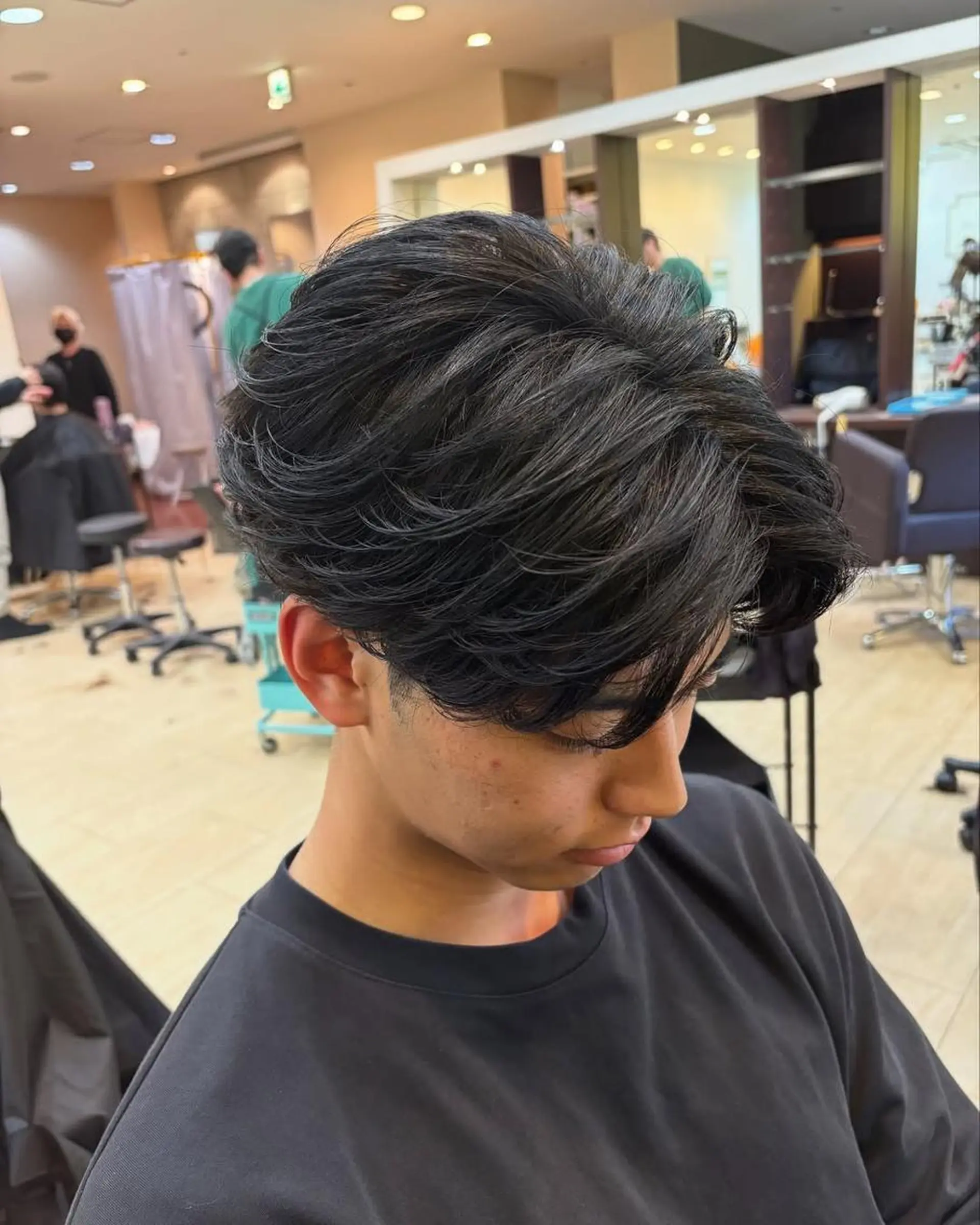 三ノ宮フェザーパーマ 10月再開予定のヘアスタイル