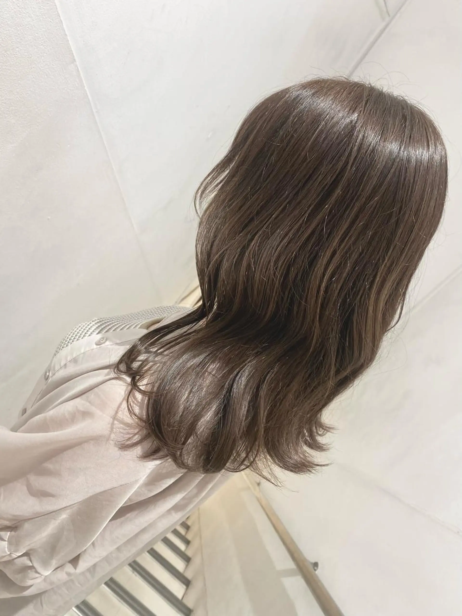 セミロング カラー ベージュカラー オリーブベージュ ✨くびれスタイル✨️ 戸嶋穂乃香のヘアスタイル