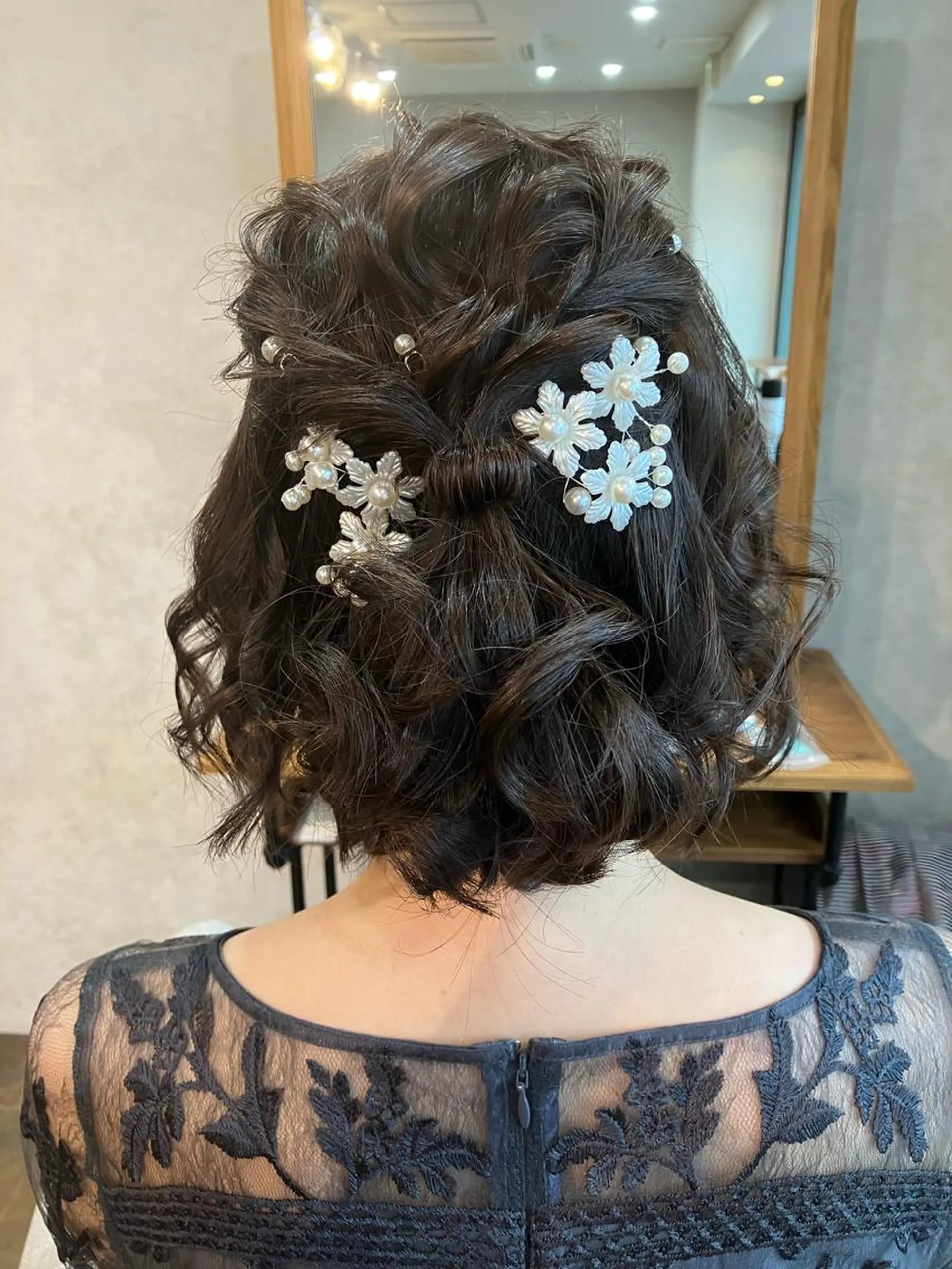 ミディアム ヘアアレンジ ハーフアップ 結婚式・ブライダル Hair&Make Nahoのマツエク・マツパデザイン