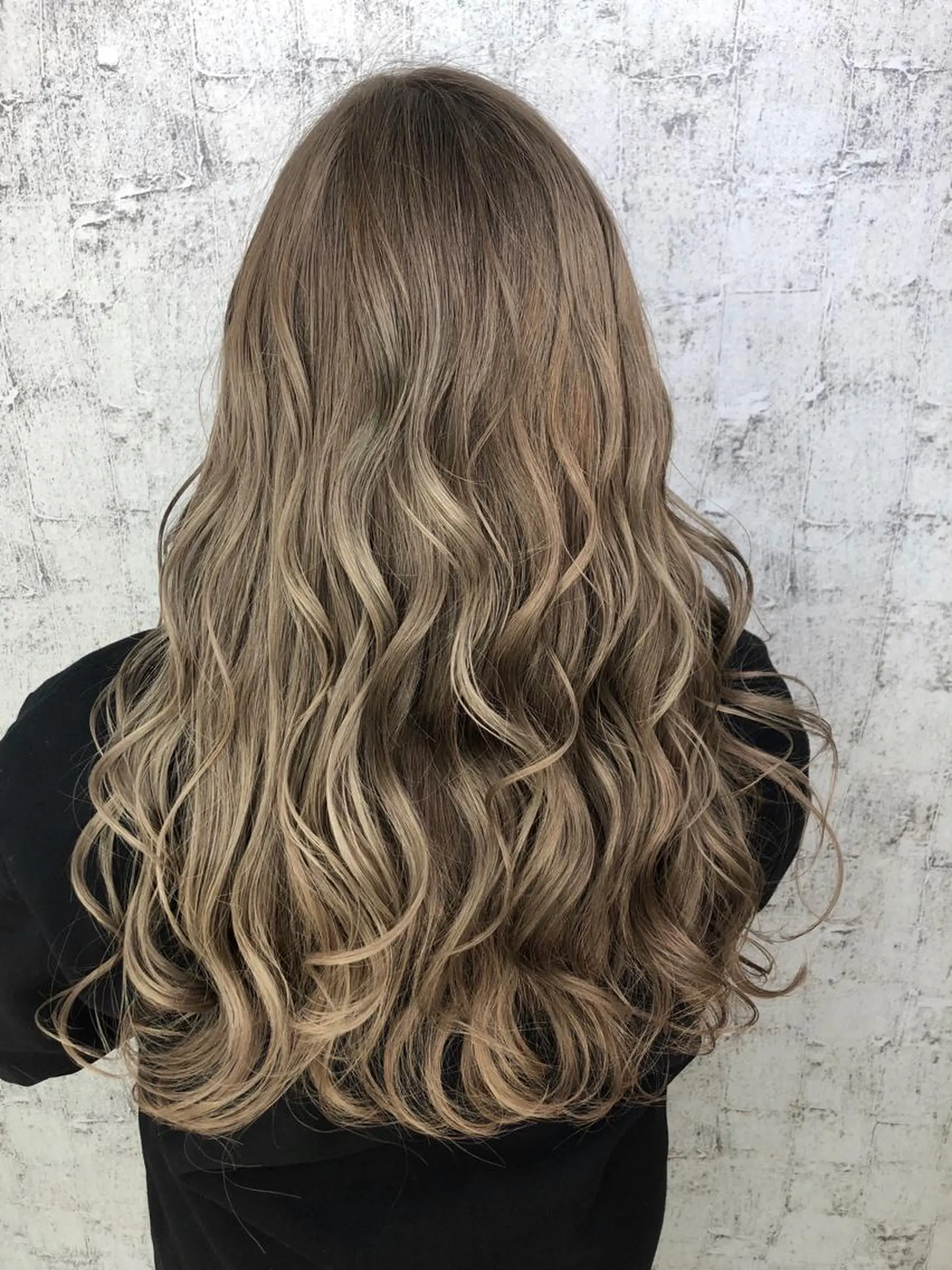 ロング カラー ベージュカラー ブリーチ 小顔レイヤー/ ベージュ🤍Rieのヘアスタイル