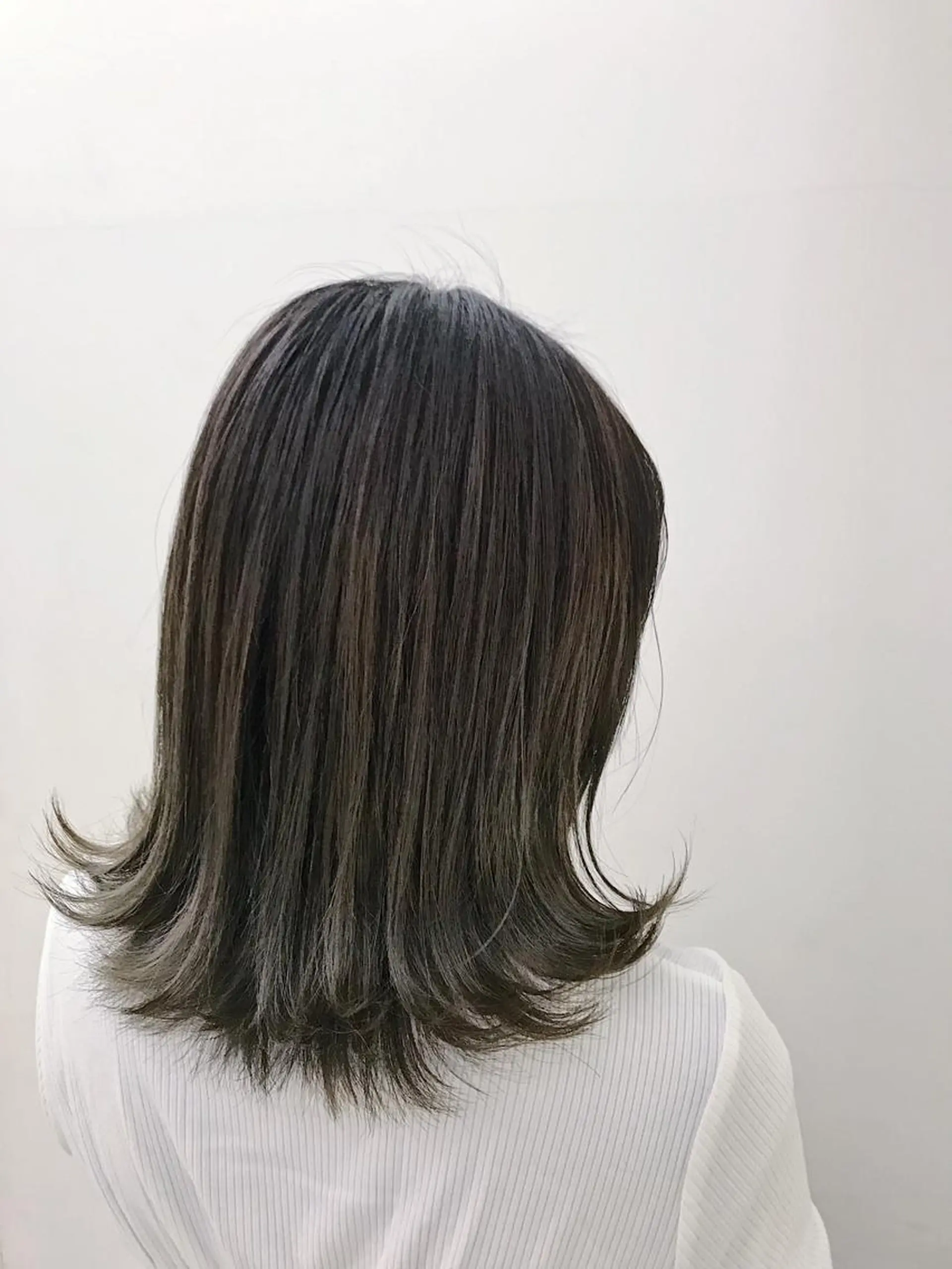 ミディアム カラー ブリーチカラー/ 岩破瑞希のヘアスタイル