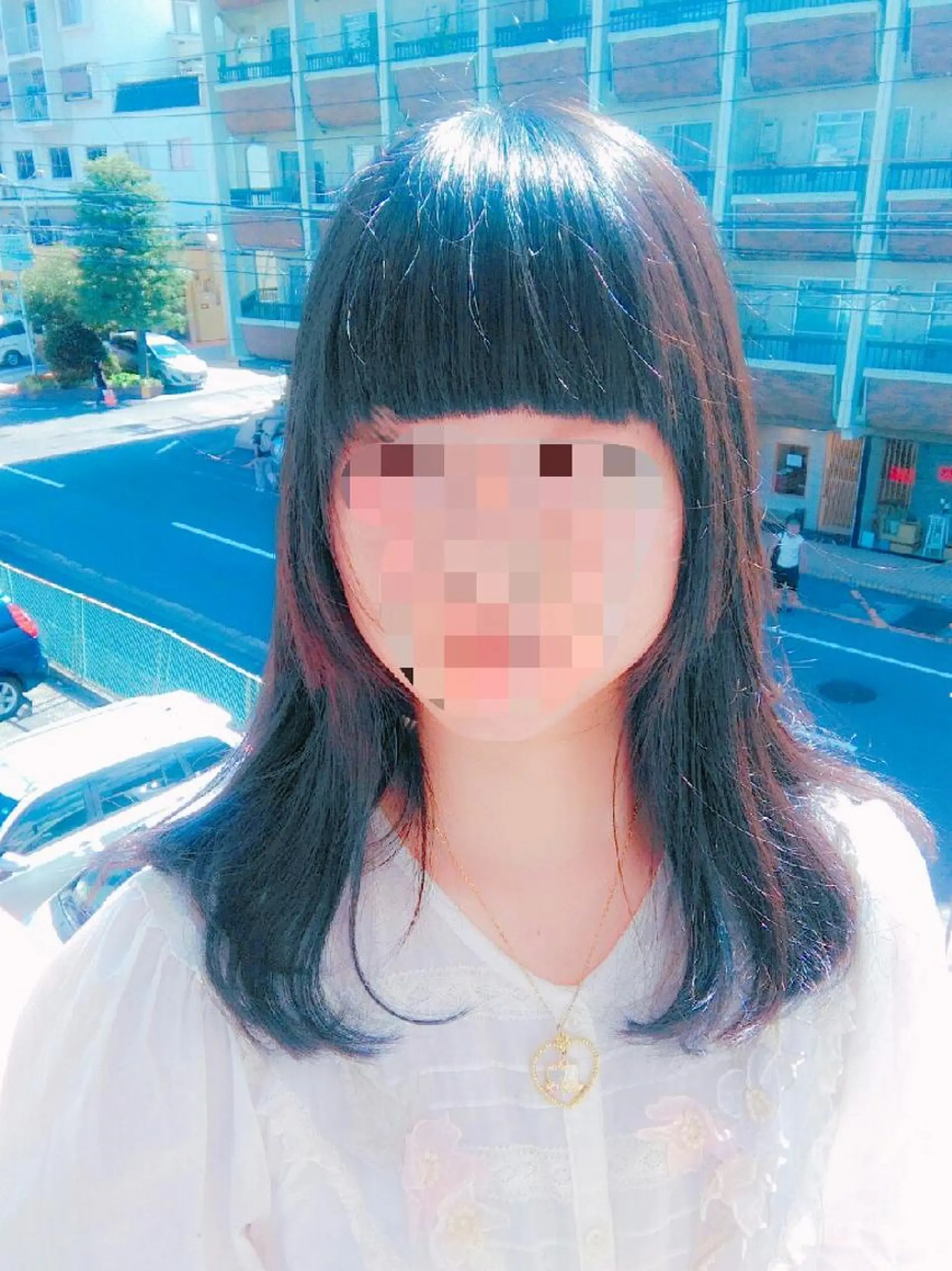 セミロング カラー ブリーチ ブルーカラー インナーカラー 公庄　グジョウ 　隆　　タカシのヘアスタイル