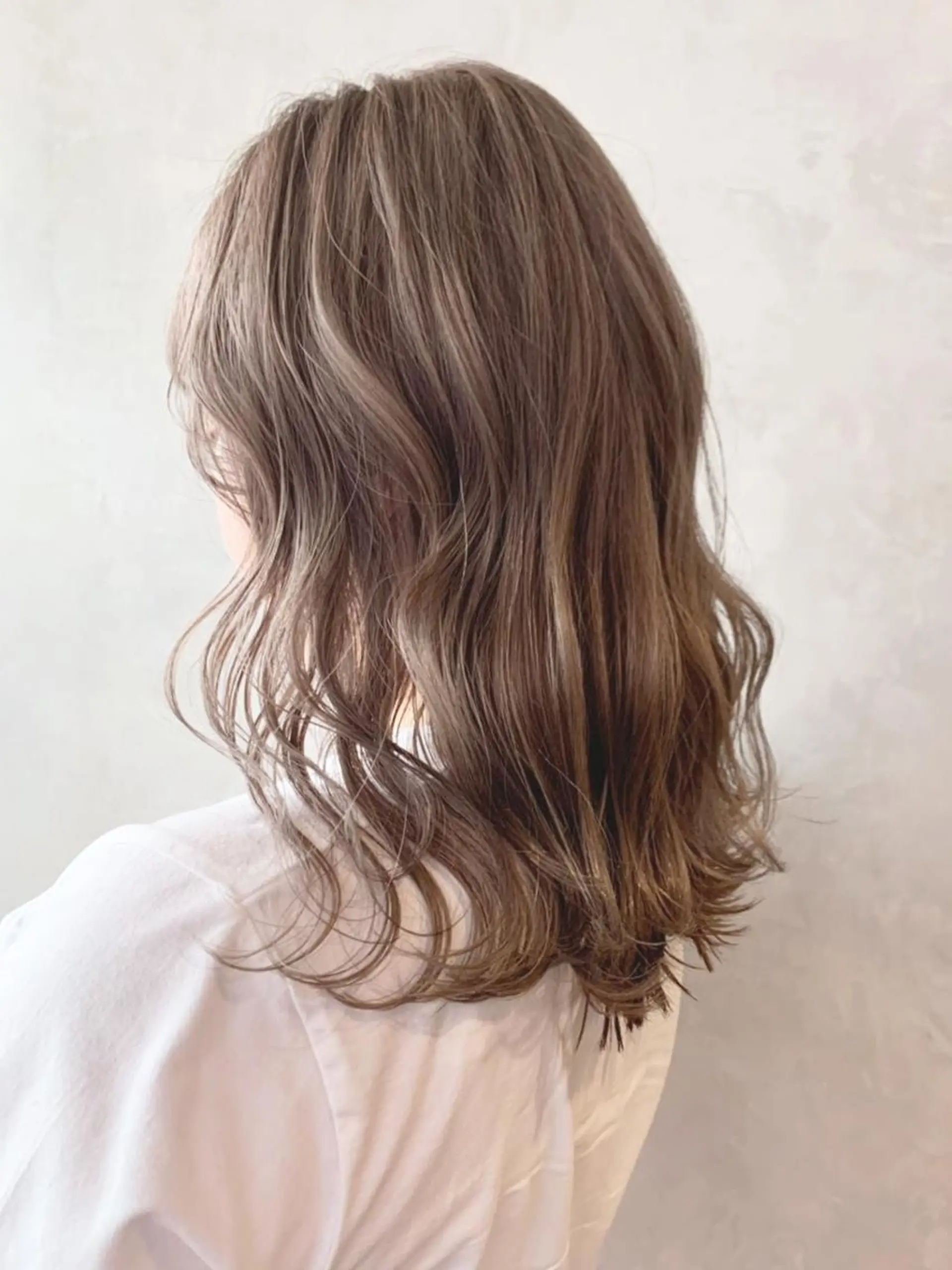 ミディアム カラー パーマ ヘアアレンジ グレージュ ミルクティーグレージュ ITbyALBUM 中野店のヘアスタイル