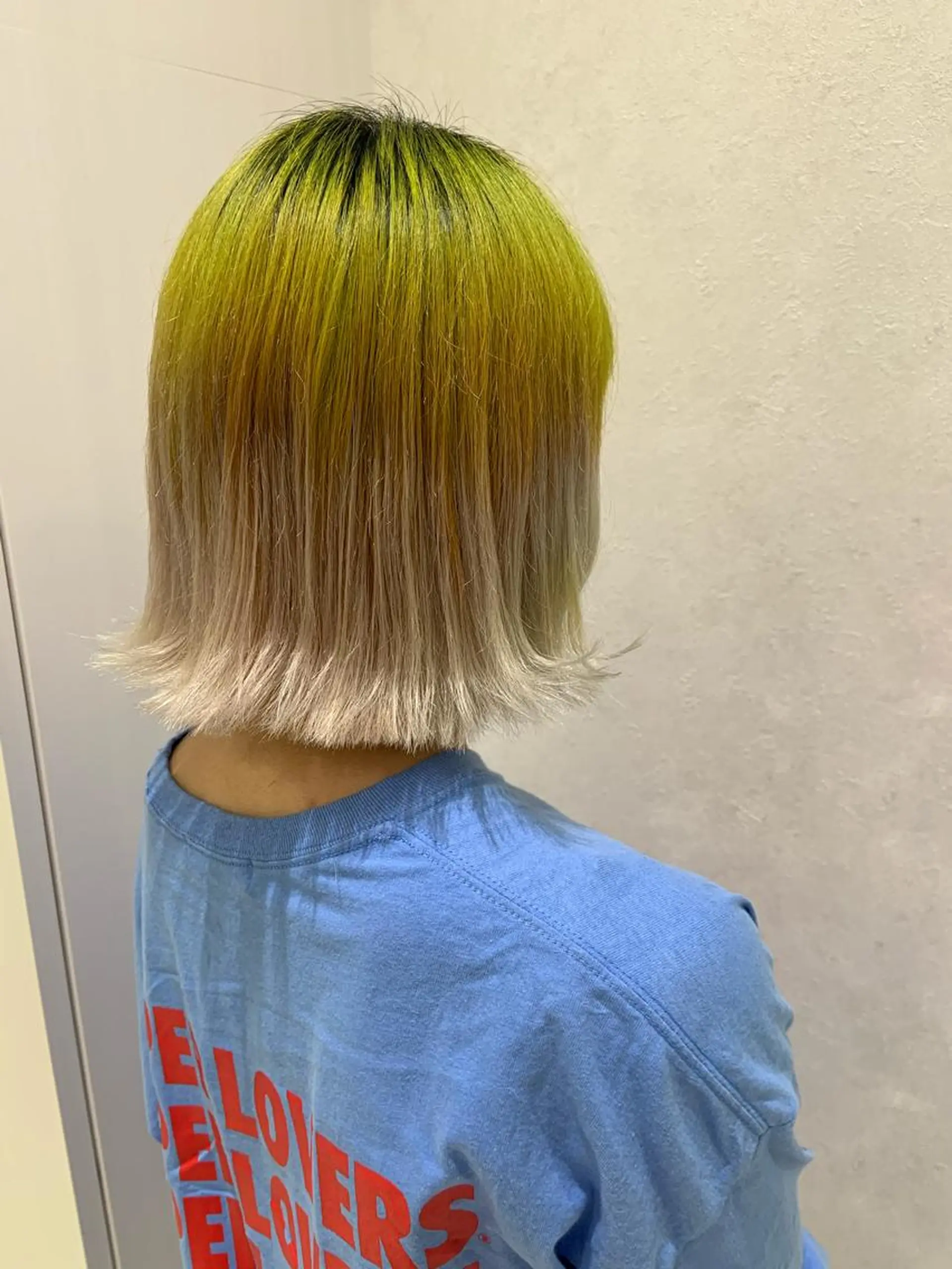 ショート カラー 切りっぱなしボブ ボブ ハイトーンカラー🤍 山下 優華のヘアスタイル