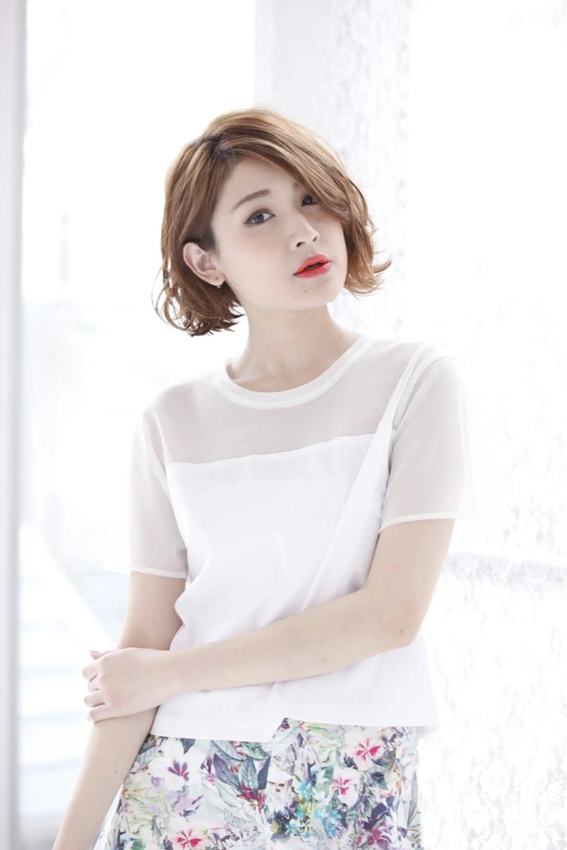 ミディアム カラー linda by neoliveのヘアスタイル