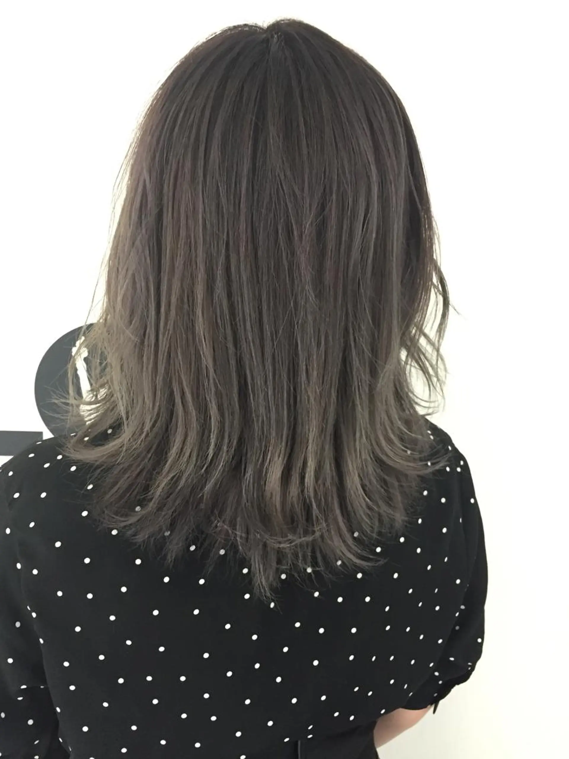 ミディアム カラー グラデーションカラー シルバー ✂️小顔カット✂️ 山本有紀のヘアスタイル